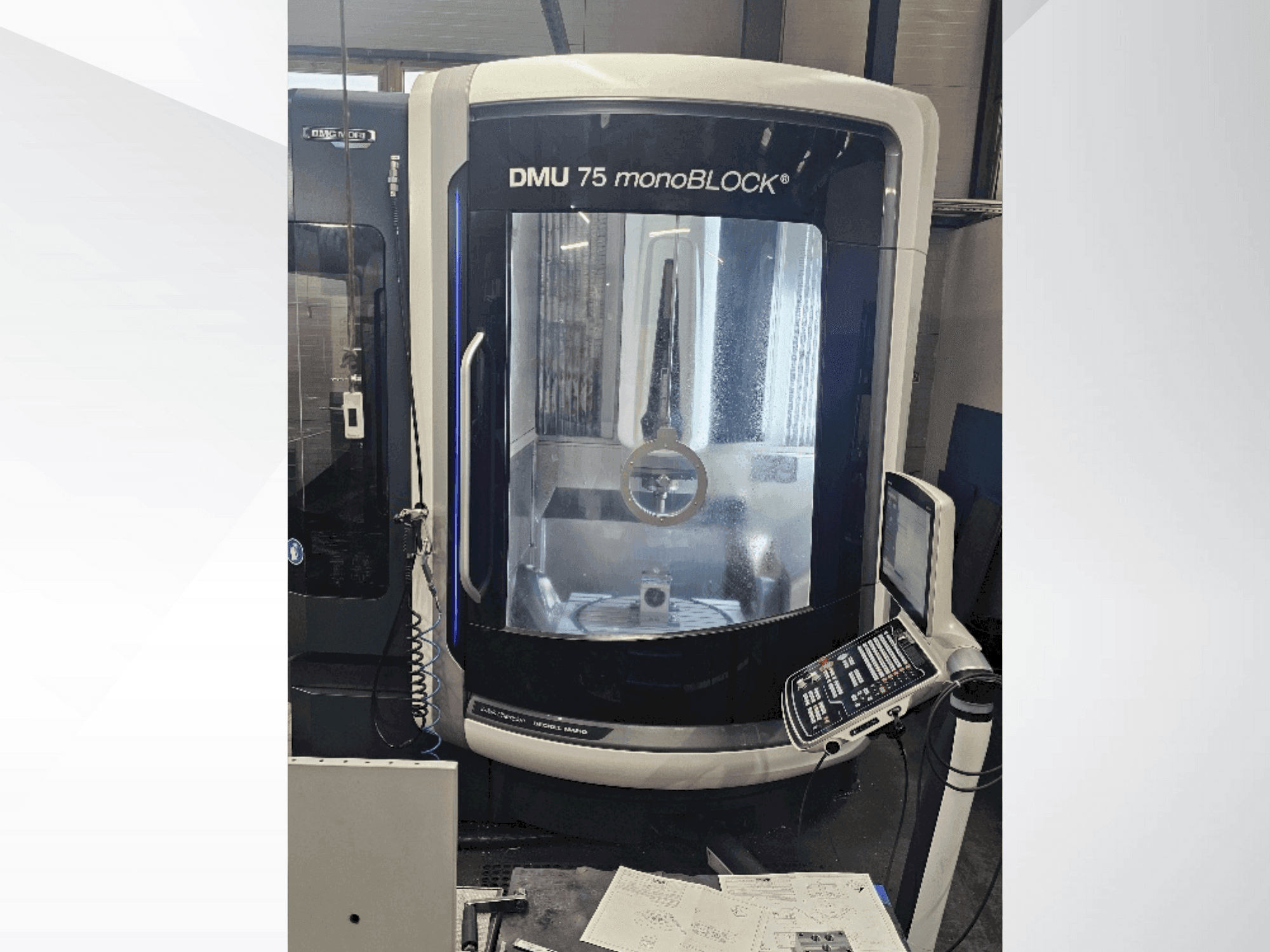 A DMG MORI DMU 75 monoBlock  gép elölnézete