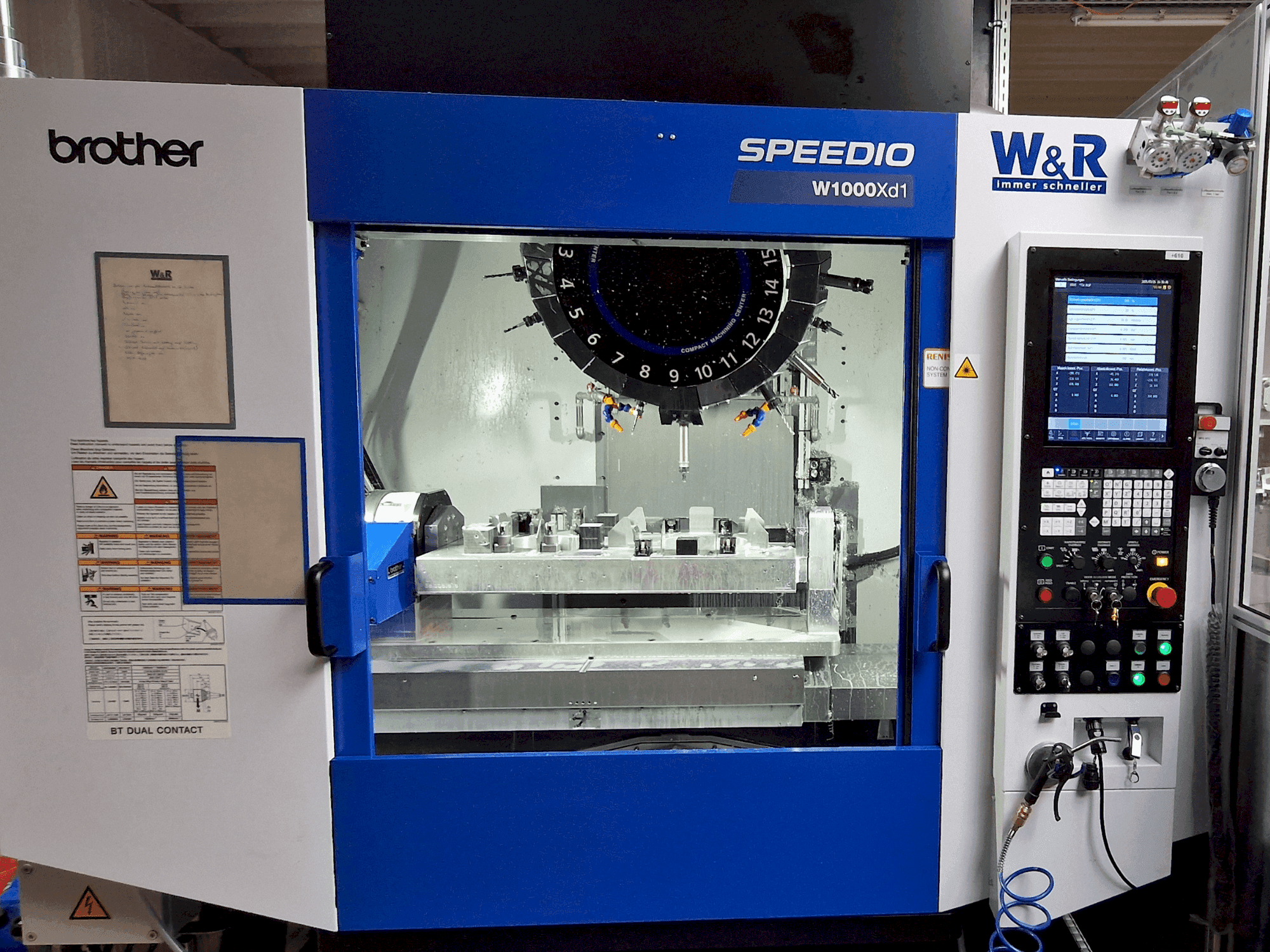 A Brother Speedio W1000Xd1  gép elölnézete