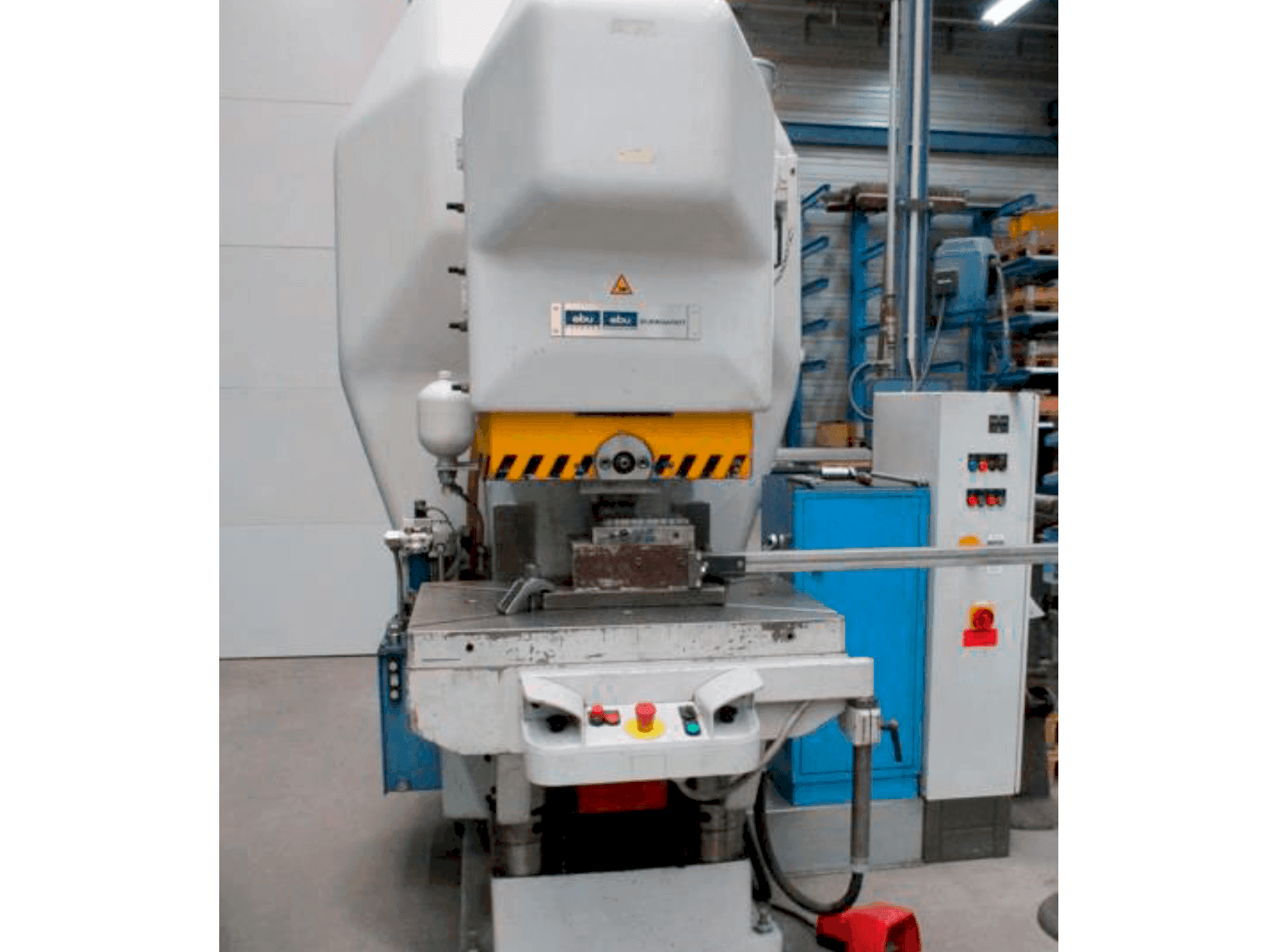 A Ebu H 80 RiV  gép elölnézete