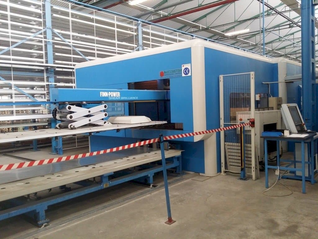 A Finn-Power SB8  gép elölnézete