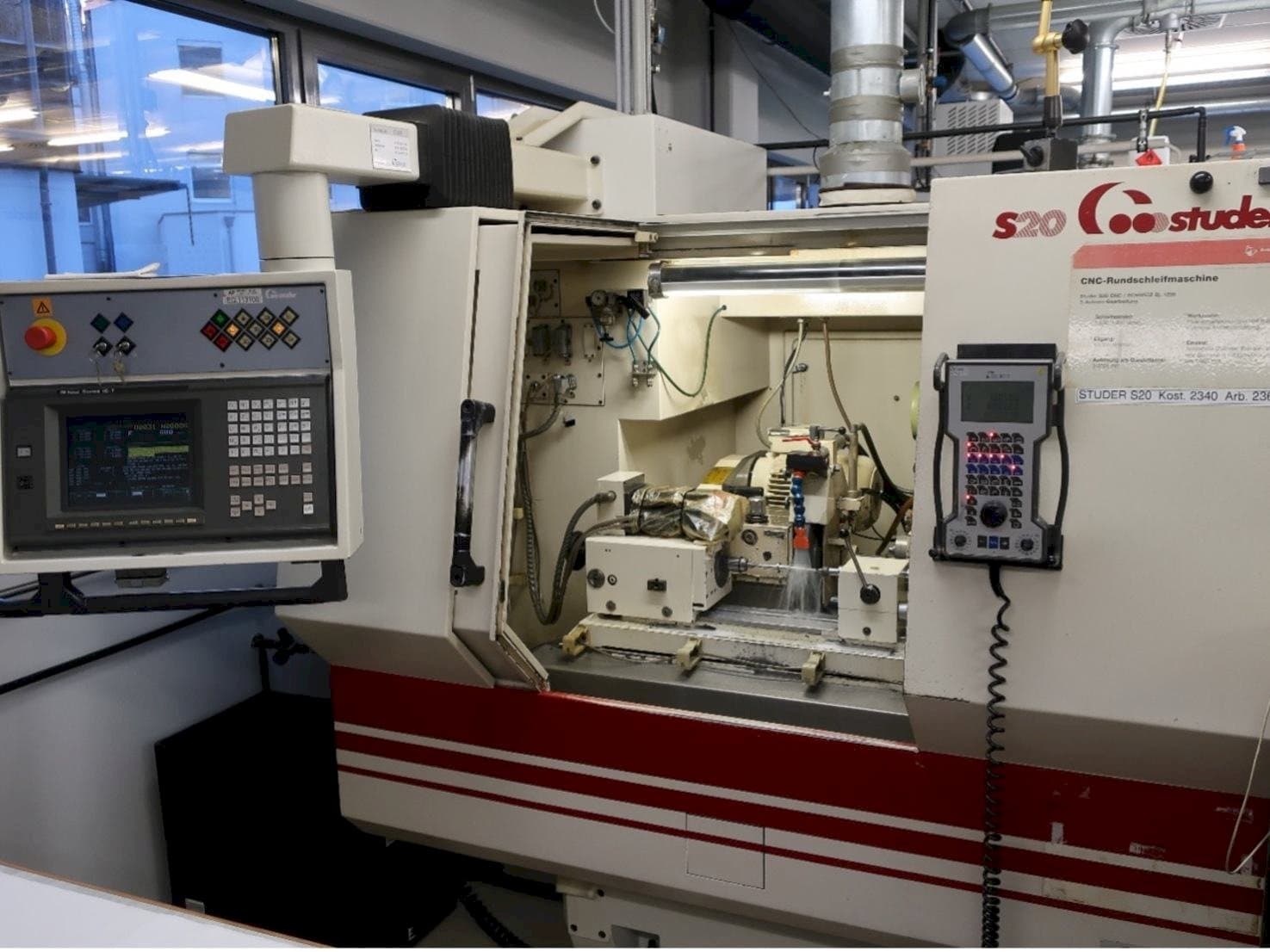 A STUDER  S20-CNC  gép elölnézete