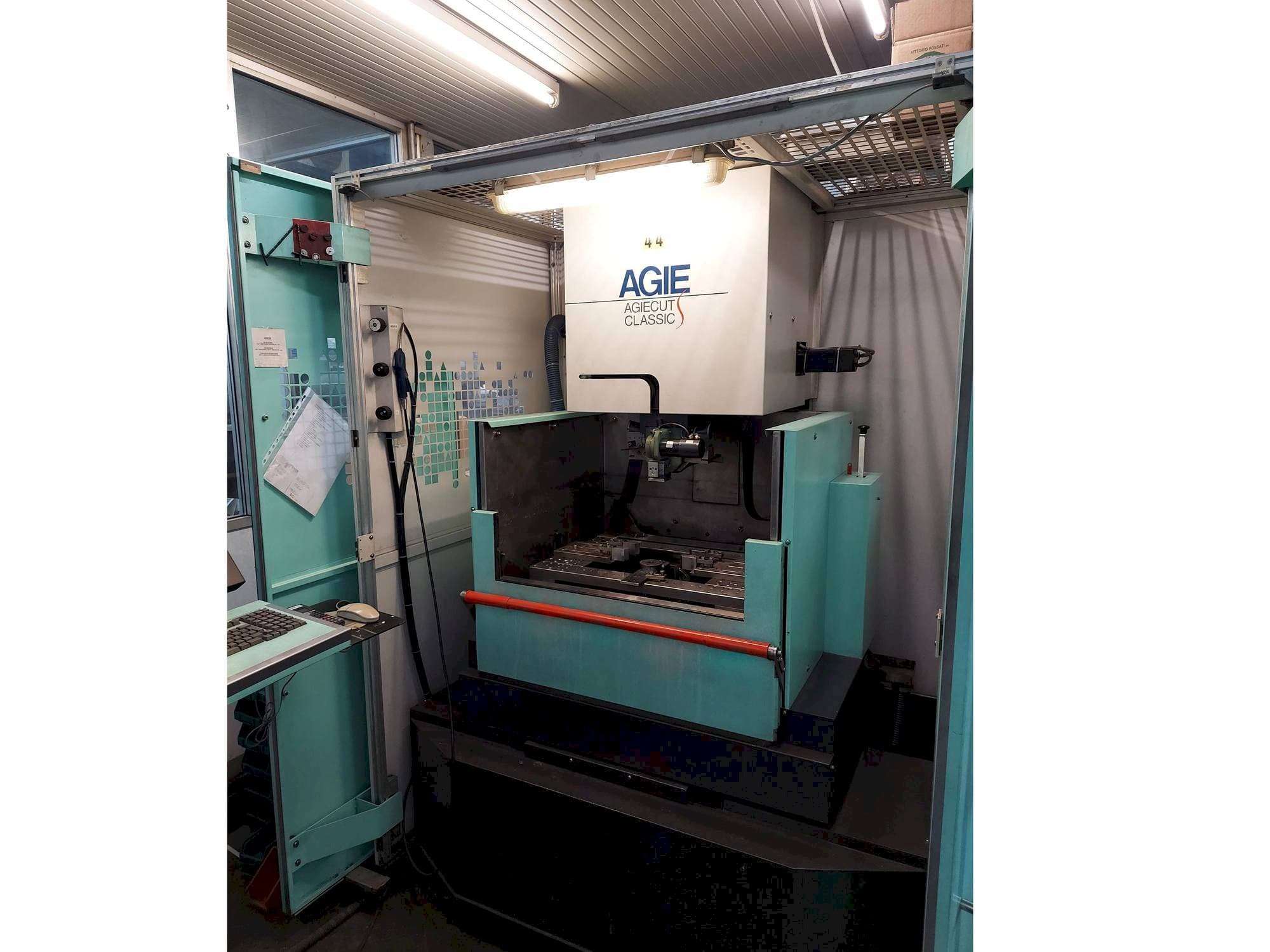 A AGIE Agiecut Classic 2S  gép elölnézete