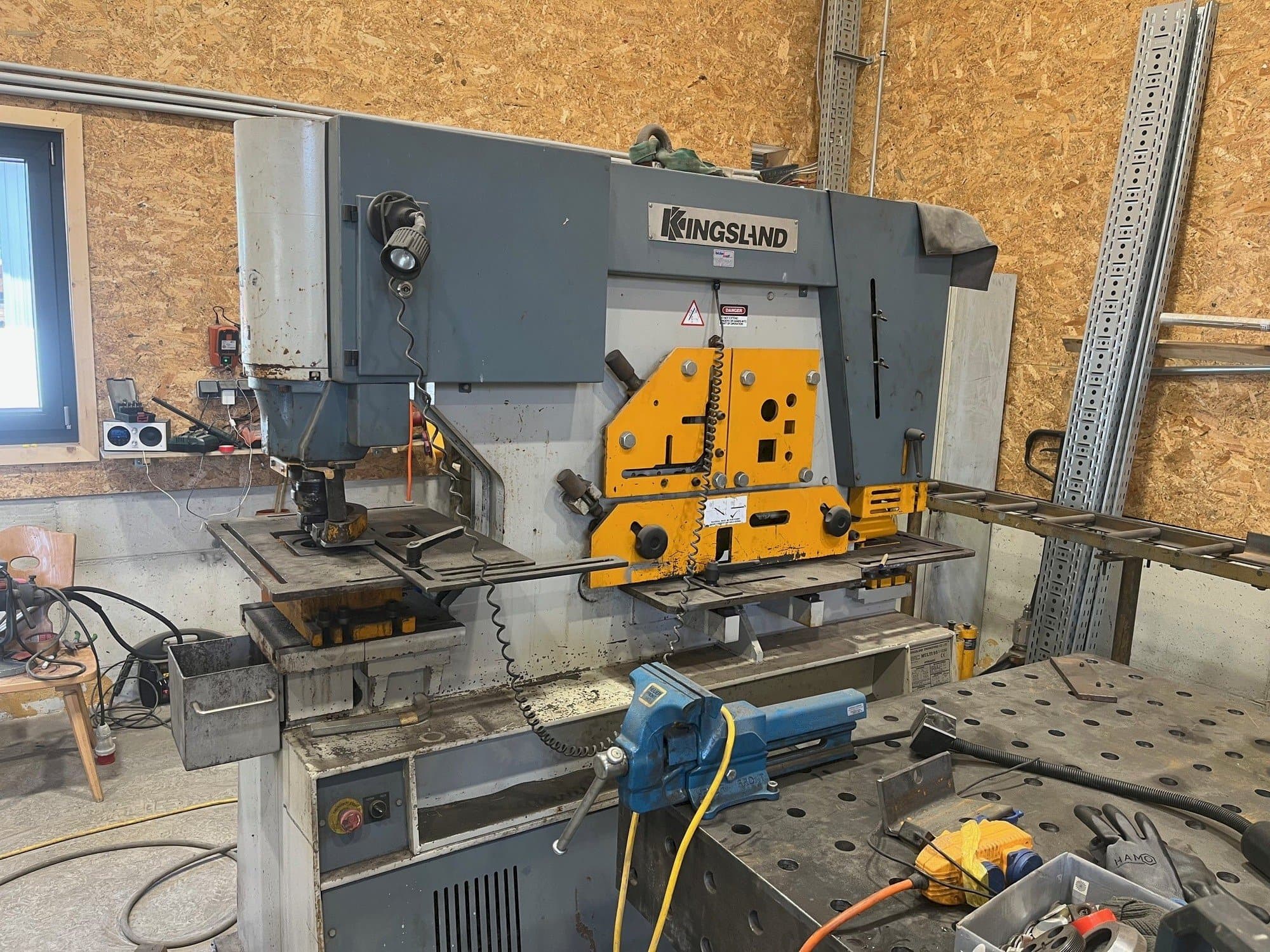 A KINGSLAND Multi 95  gép elölnézete