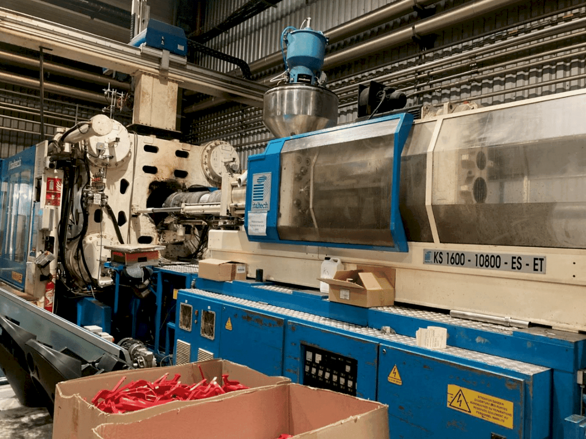 A ITALTECH KS 1600/10800  gép elölnézete