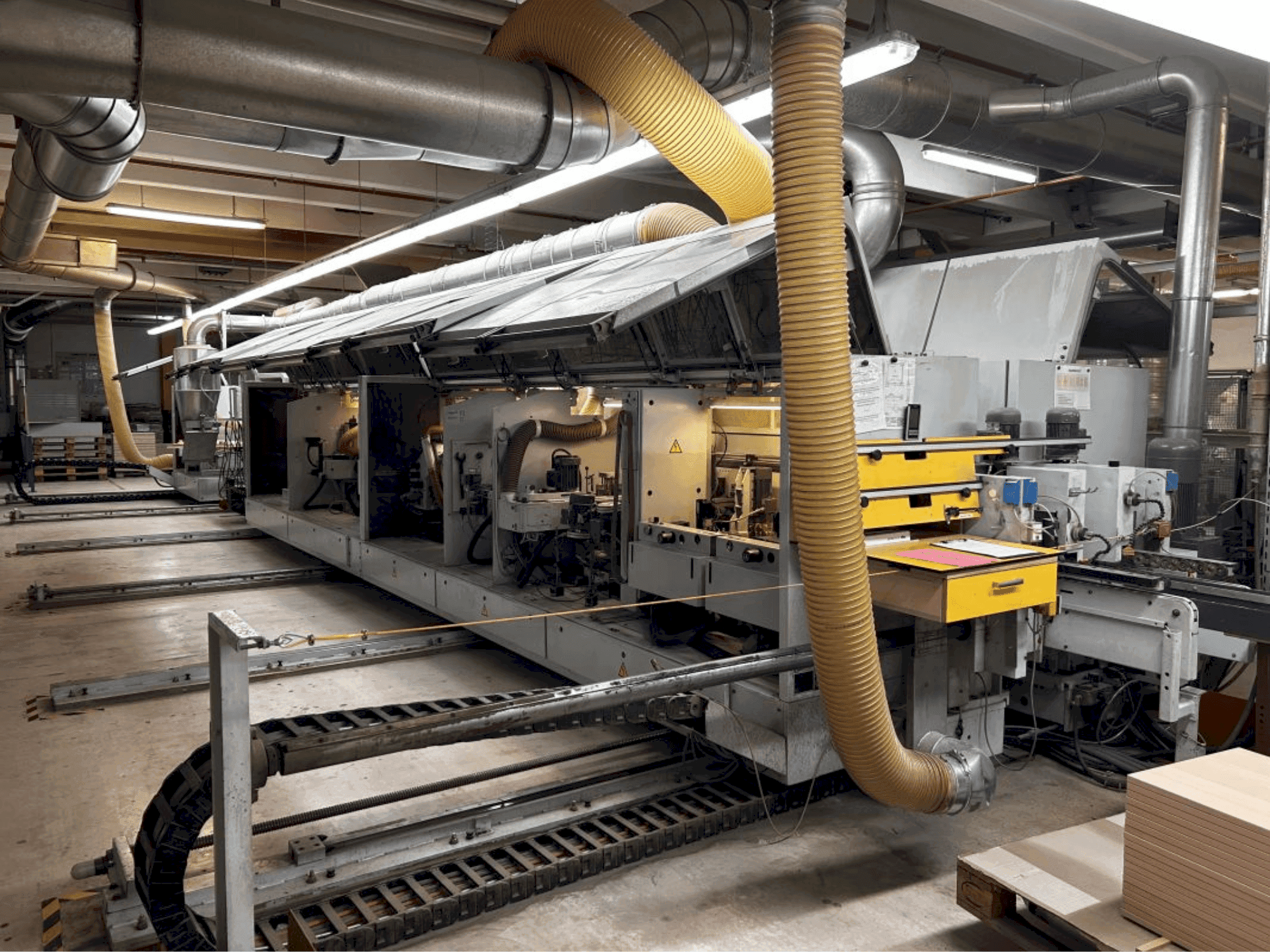 A HOMAG PROFI KFL20/29/QA/25  gép elölnézete