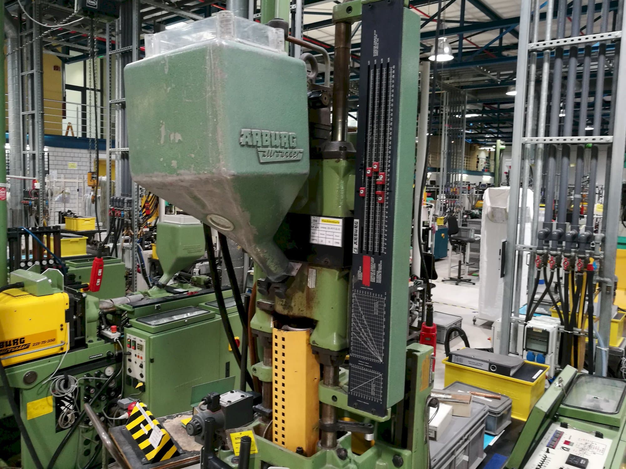 A Arburg Allrounder 221-75-350  gép bal oldali nézete