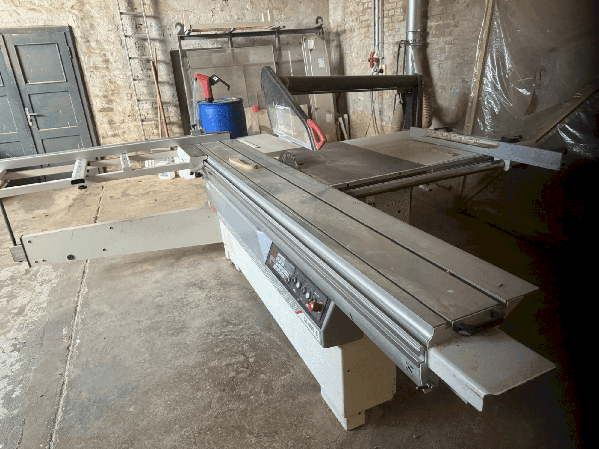 A SCM SI 400E  gép elölnézete