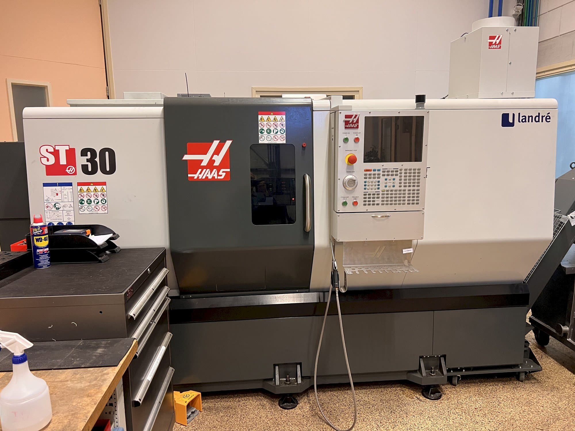 A HAAS ST30  gép elölnézete