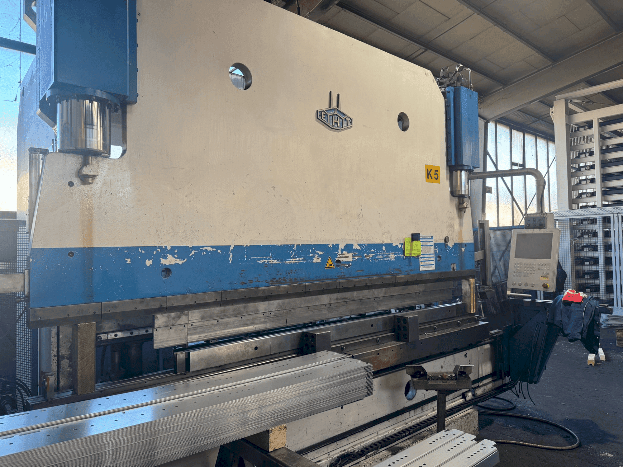 A EHT EHPS 20-35  gép elölnézete