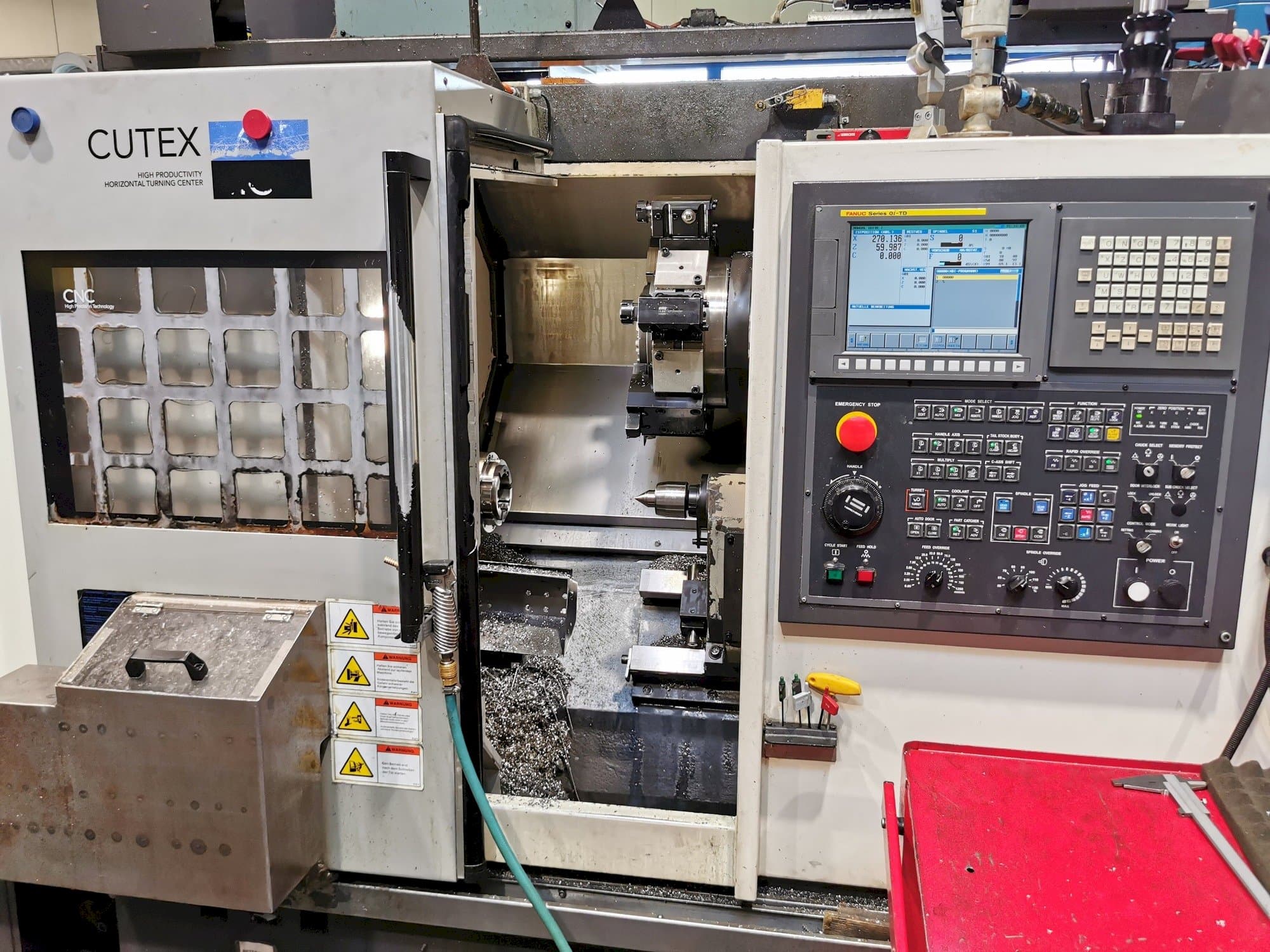 A HWACHEON CUTEX 160B MC  gép elölnézete