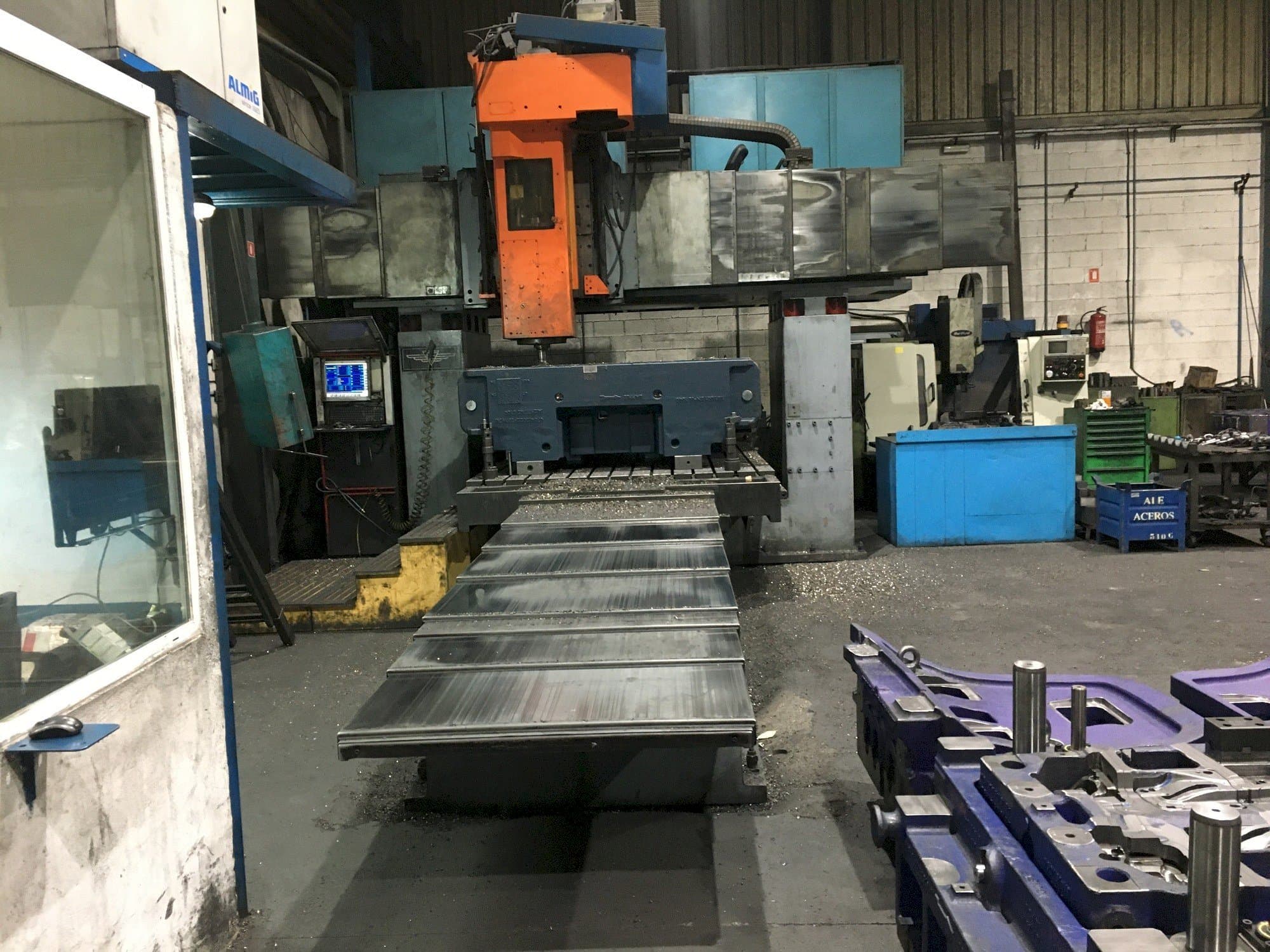 A DYE FPF-2C-NC  gép elölnézete