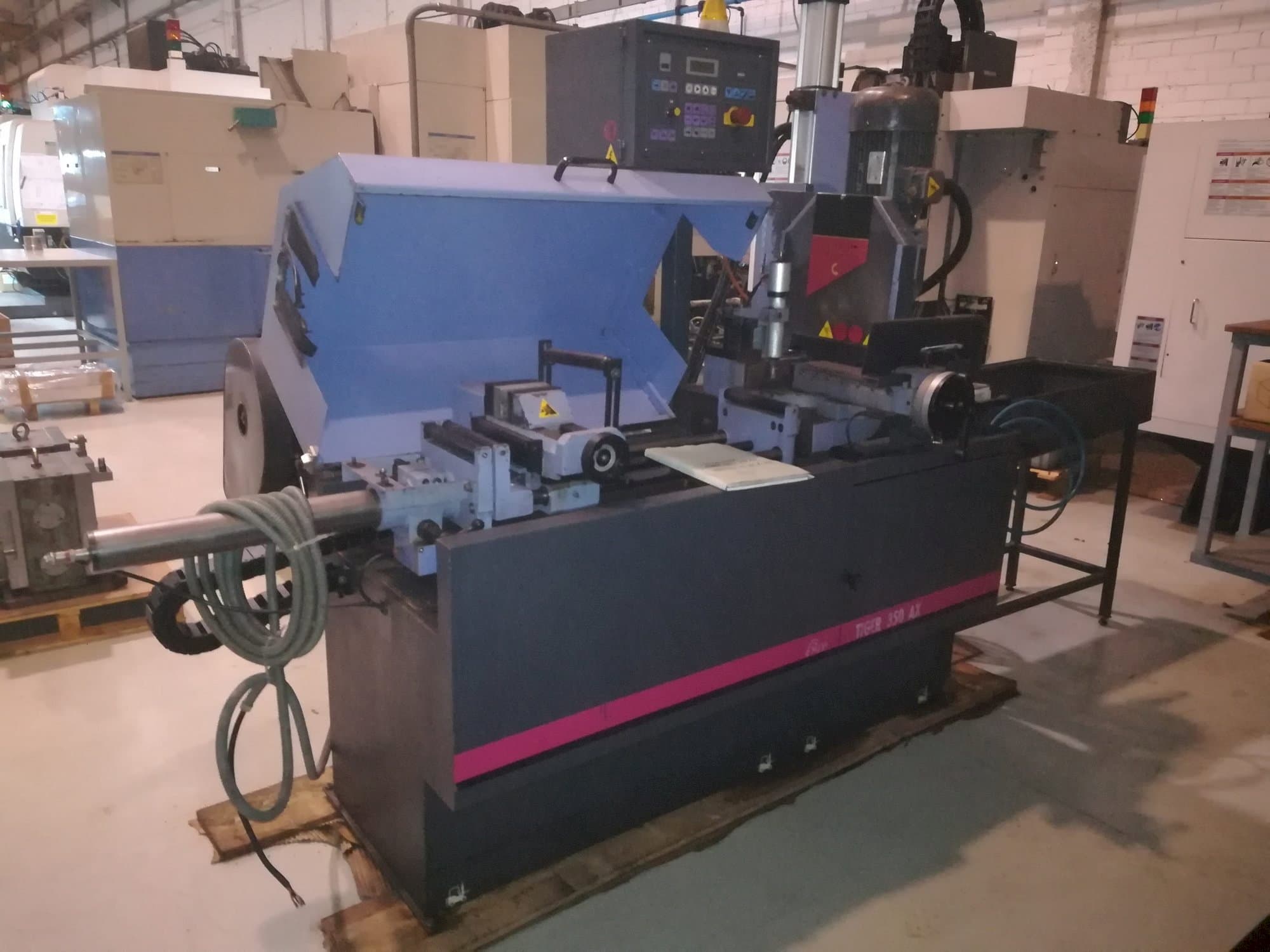 A MEP TIGER 350 AX  gép elölnézete