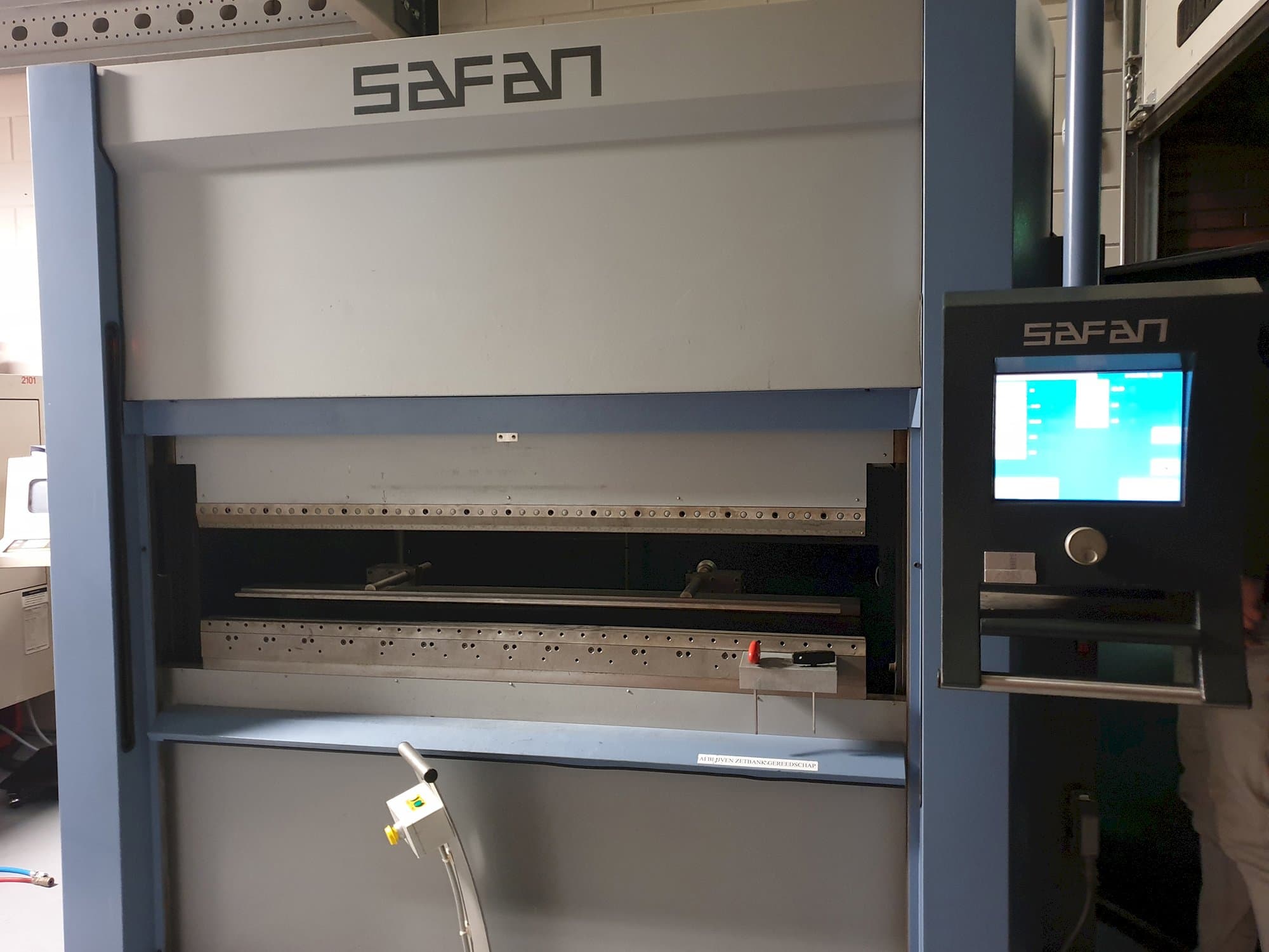 A Safan SMK 32-K-1600 gép elölnézete