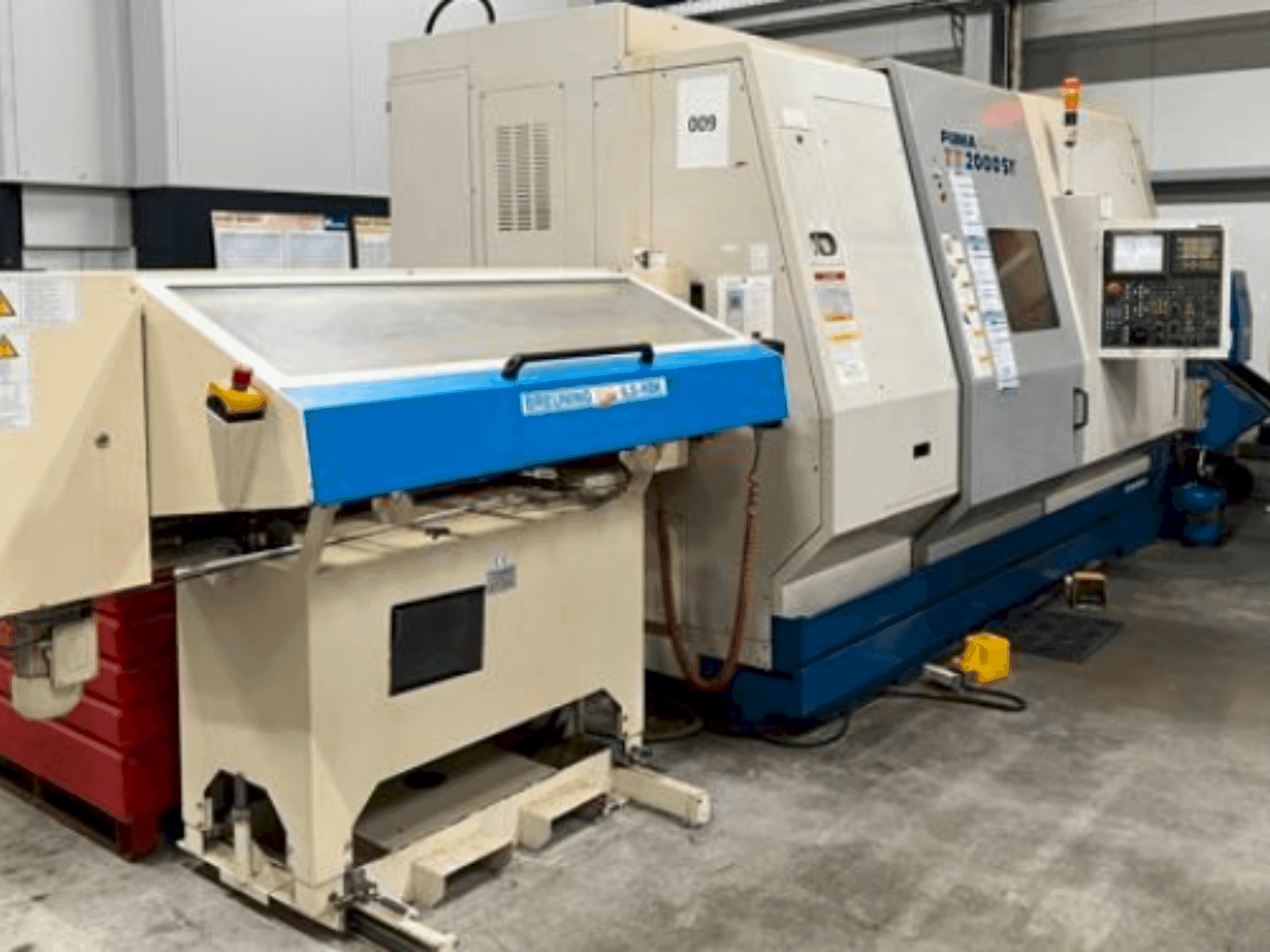 A DAEWOO PUMA TT 2000 SY  gép elölnézete