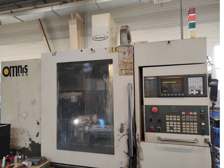 A Hartford Omnis 850  gép elölnézete