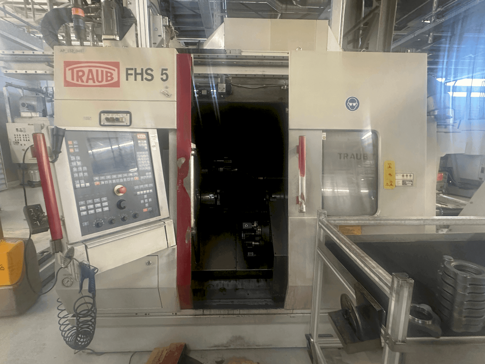 A TRAUB TNC 42/65  gép elölnézete