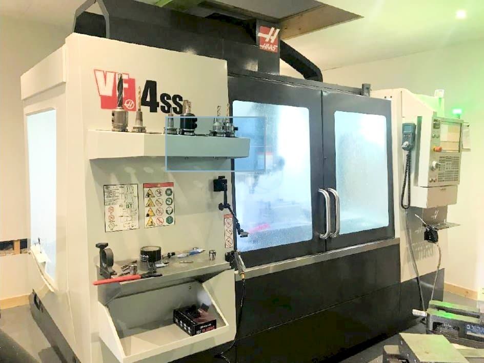 A HAAS VF-4SS  gép elölnézete
