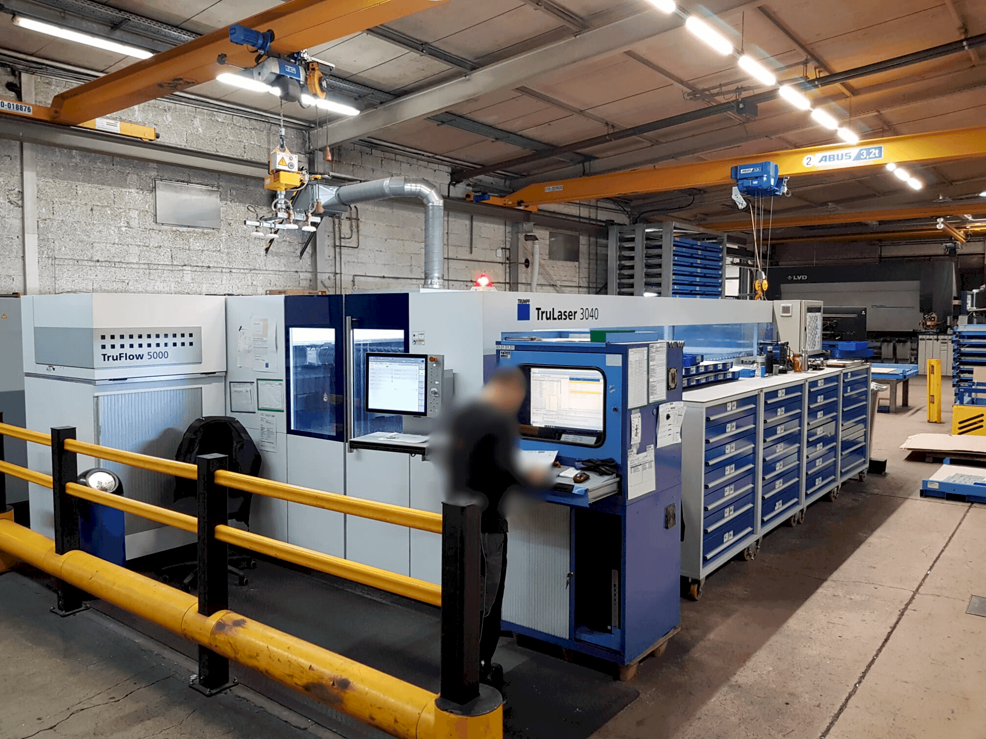 A TRUMPF TruLaser 3040 5kW CO2  gép elölnézete