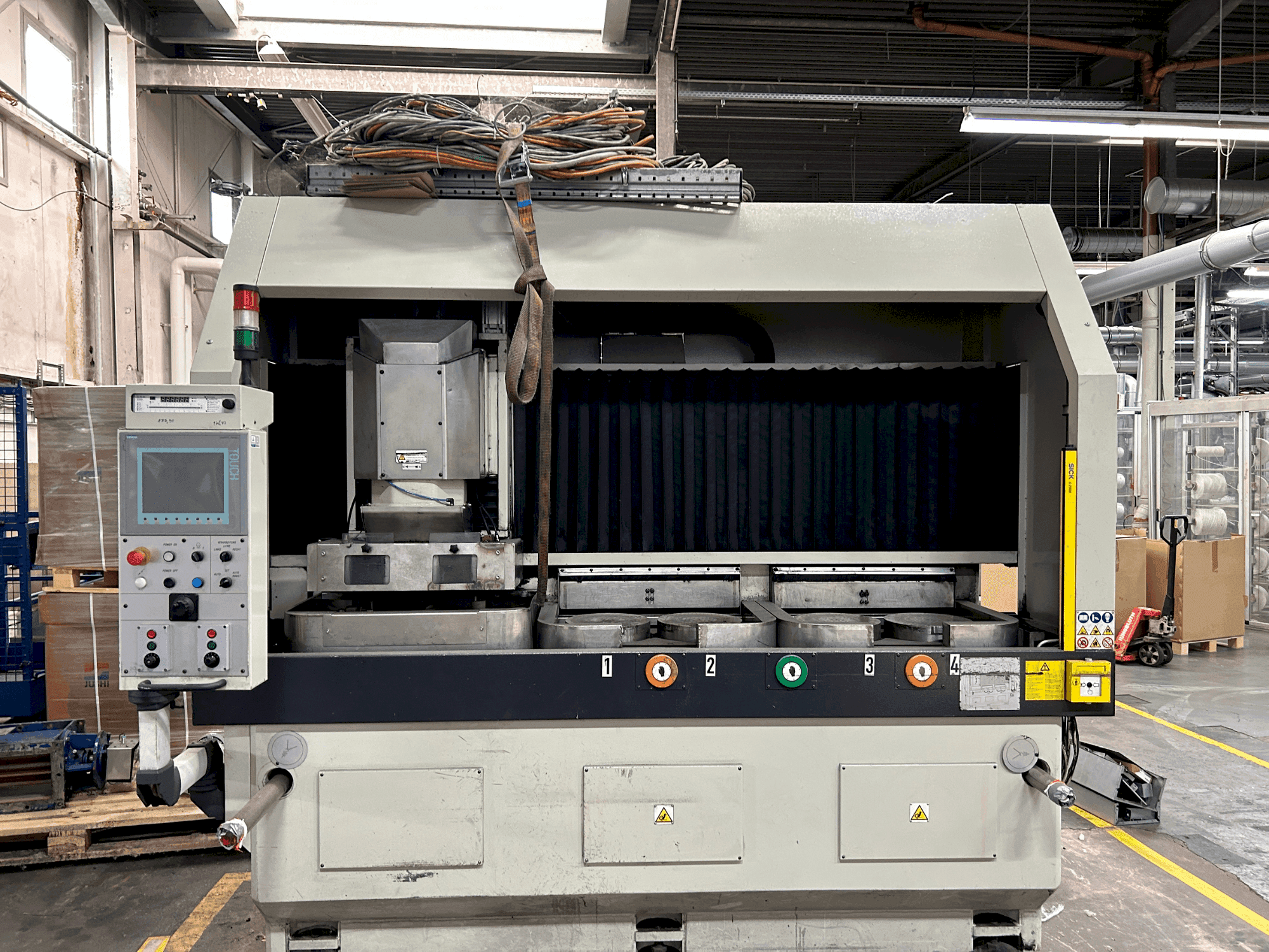 A Lodi VHP 300 4T CN  gép elölnézete