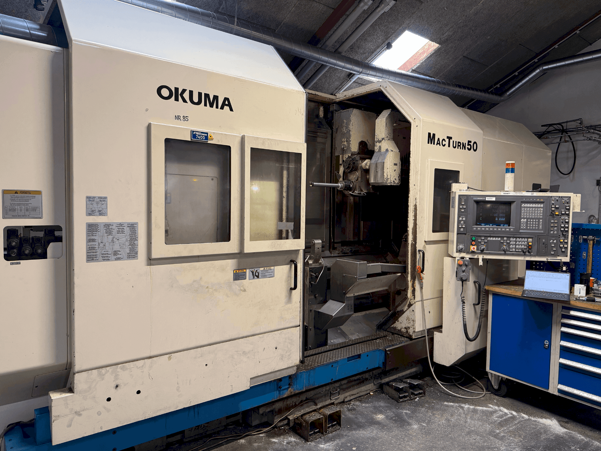 A Okuma MacTurn 50  gép elölnézete