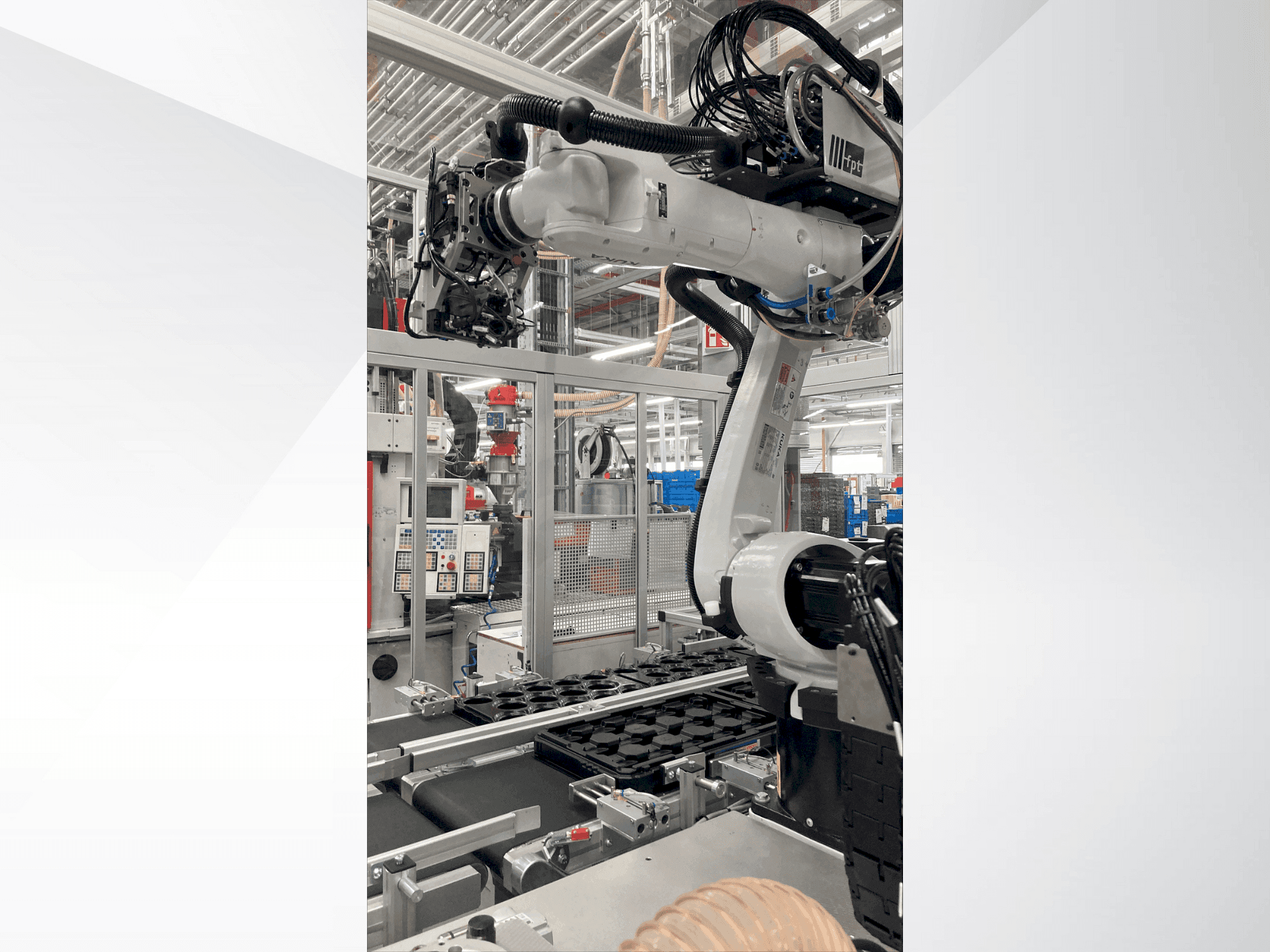 A KUKA KR 10 R1440-2  gép elölnézete