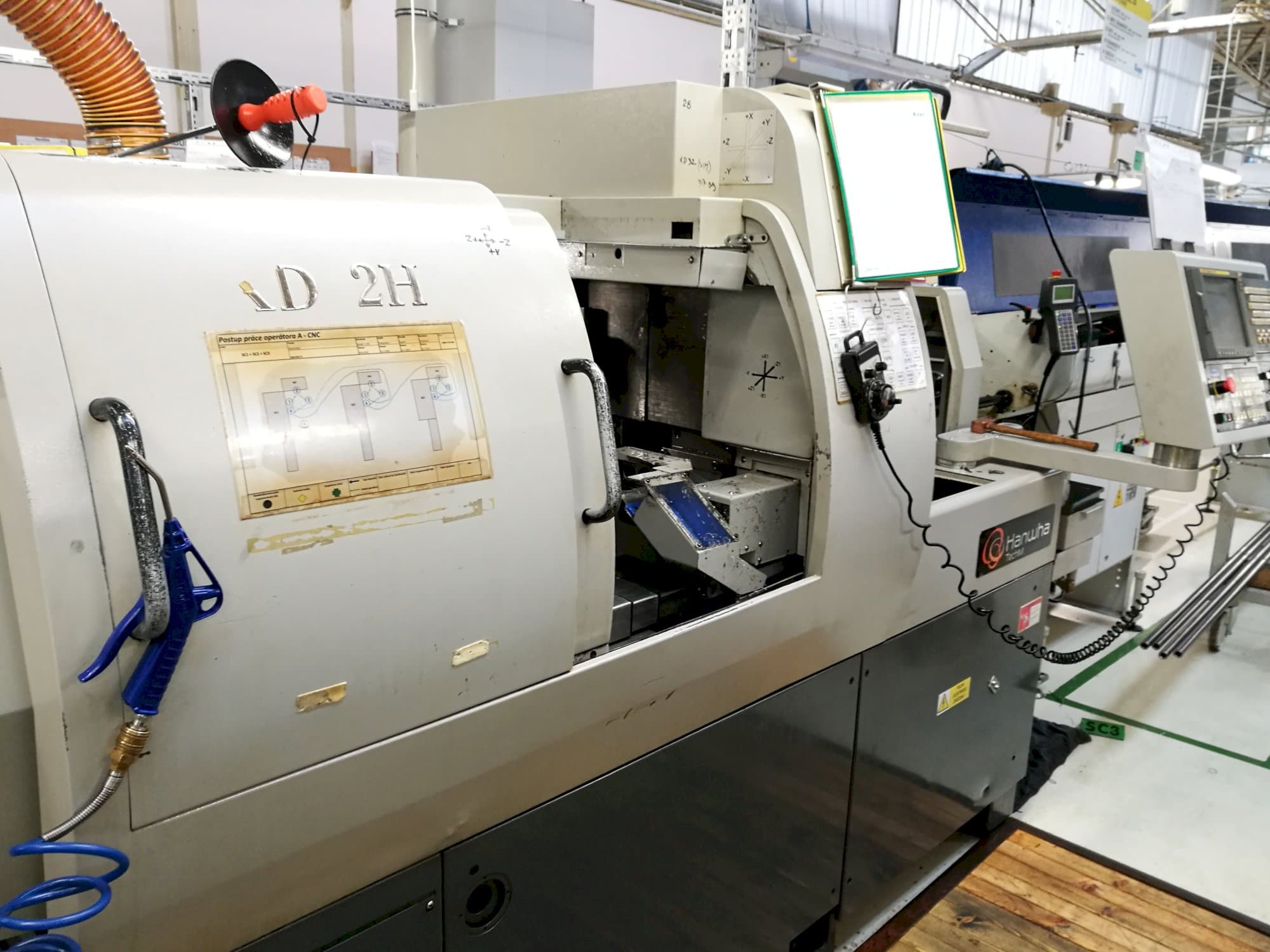 A Hanwha XD 32 H  gép jobb nézete