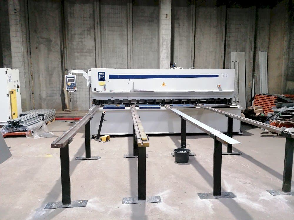 A MVD B06-4000 gép elölnézete