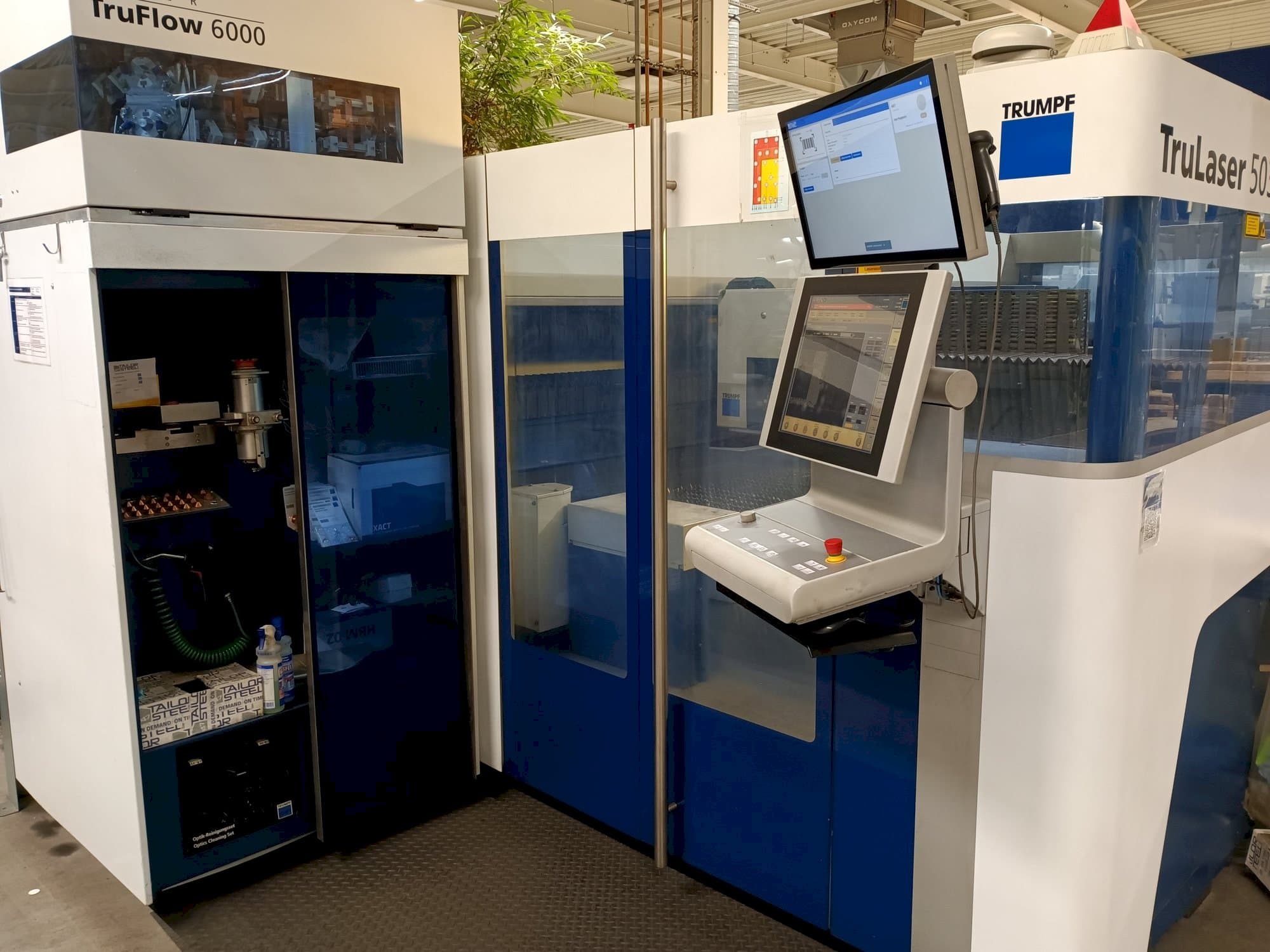 A TRUMPF TruLaser 5030 6,0kW Co2 + LiftMaster  gép elölnézete