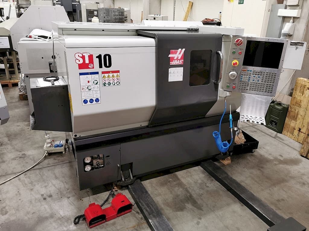A HAAS ST 10  gép elölnézete