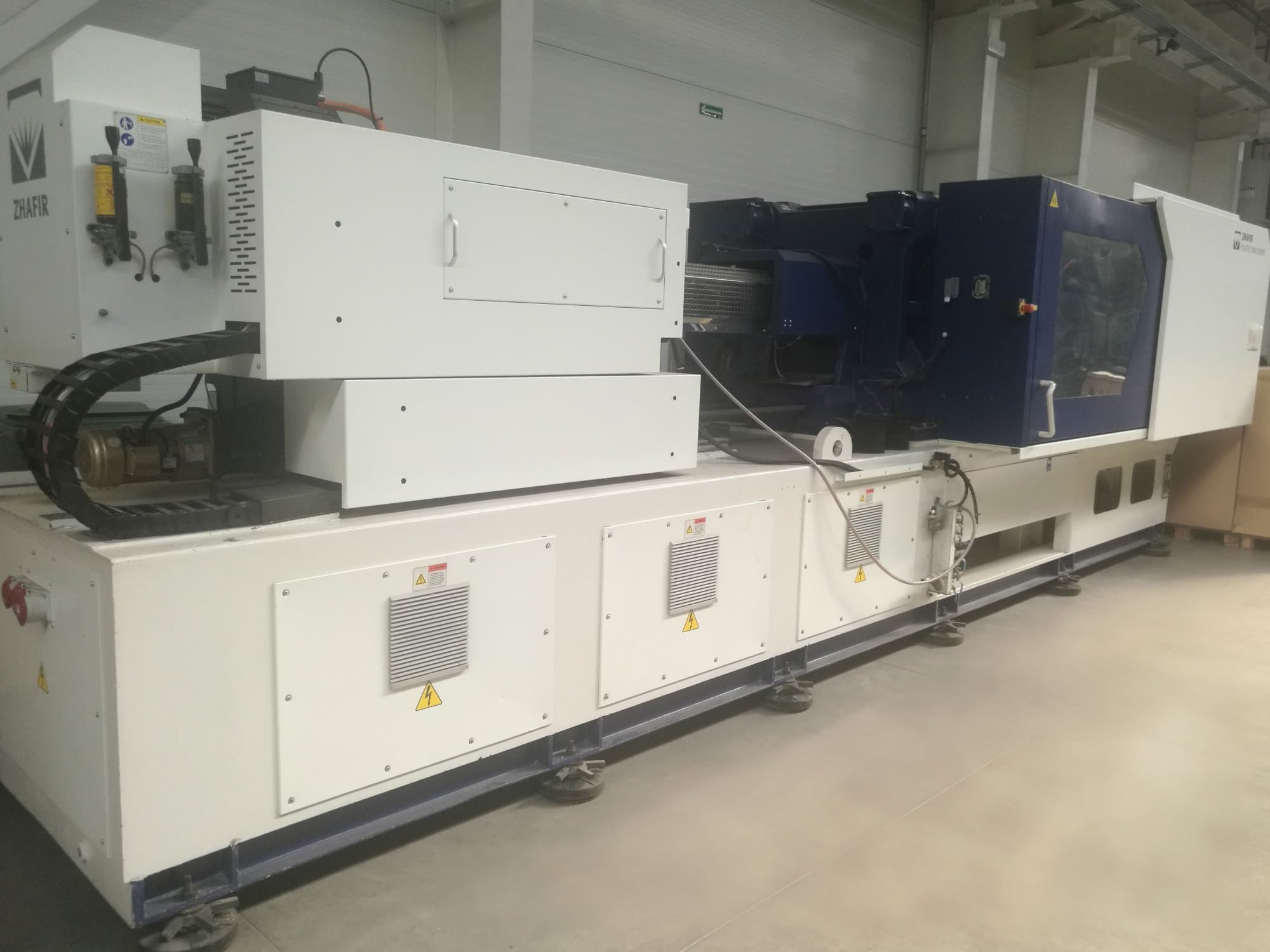 A Zhafir VE 4100/1100  gép elölnézete