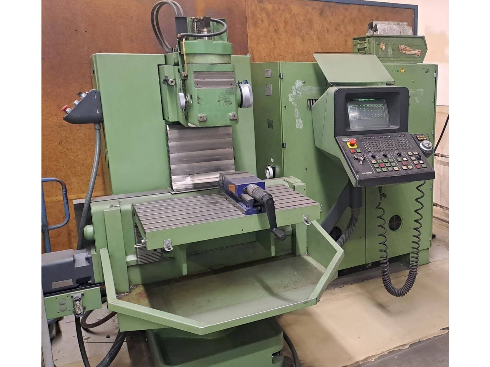 A DECKEL FP3NC  gép elölnézete