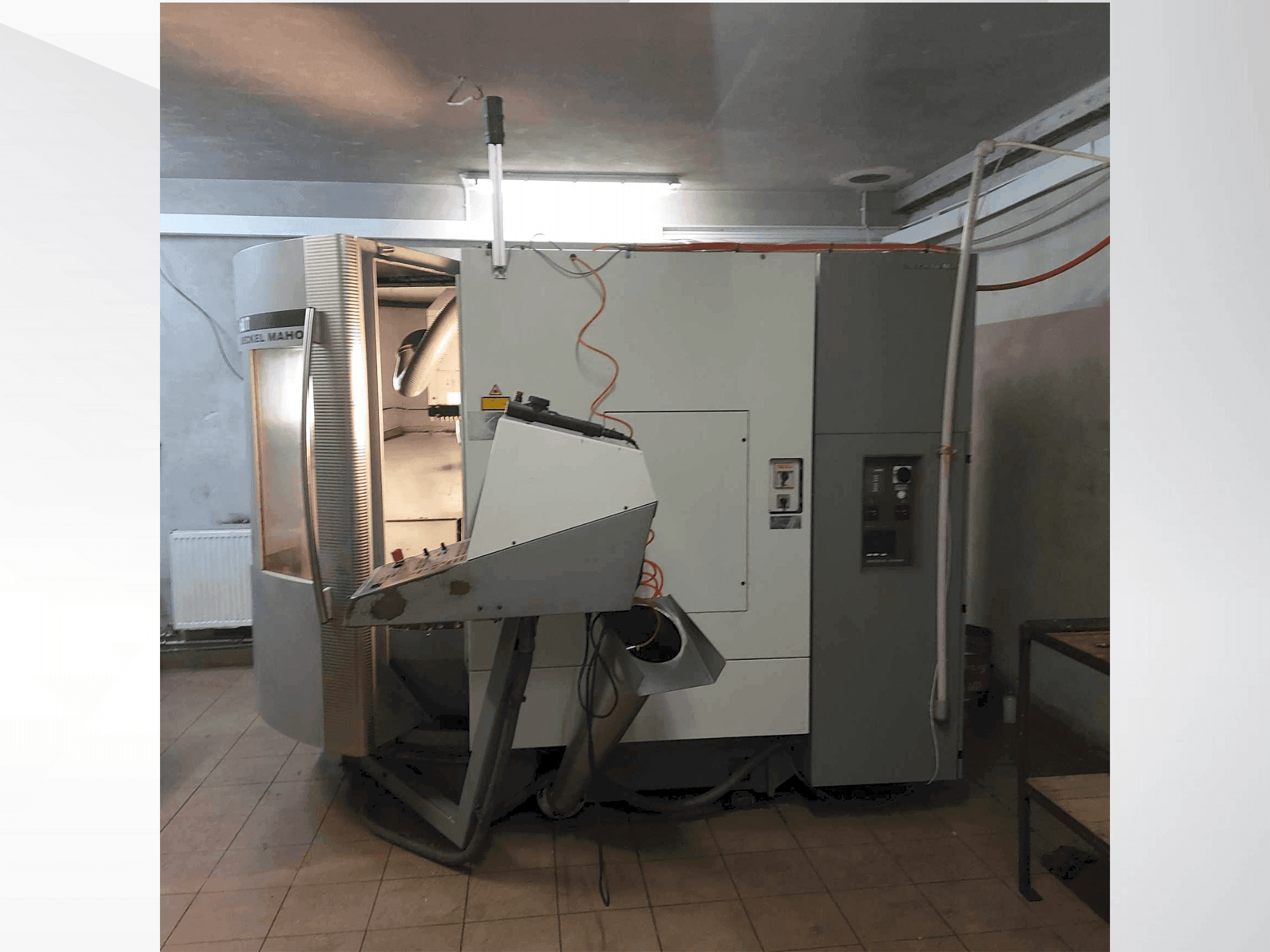 A DECKEL MAHO DMU 60 T  gép elölnézete