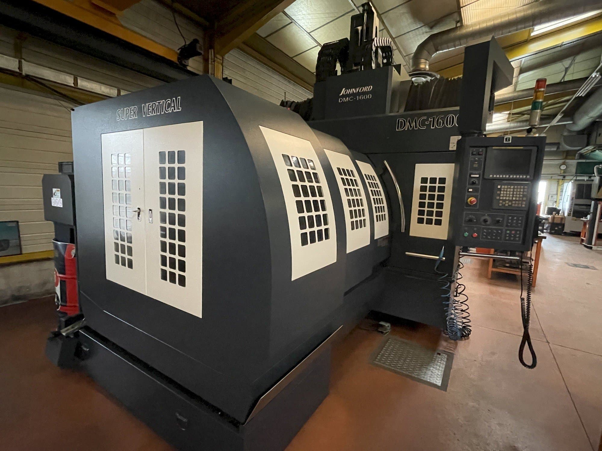 A Johnford DMC 1600  gép bal oldali nézete