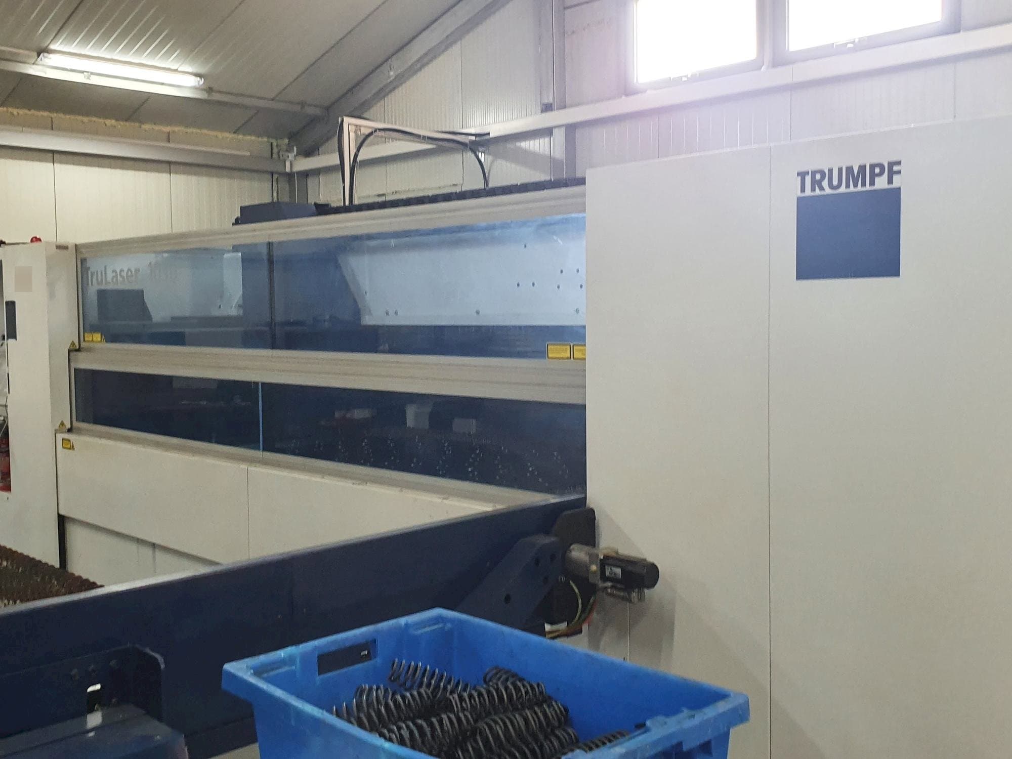 A Trumpf TruLaser 1030  gép elölnézete