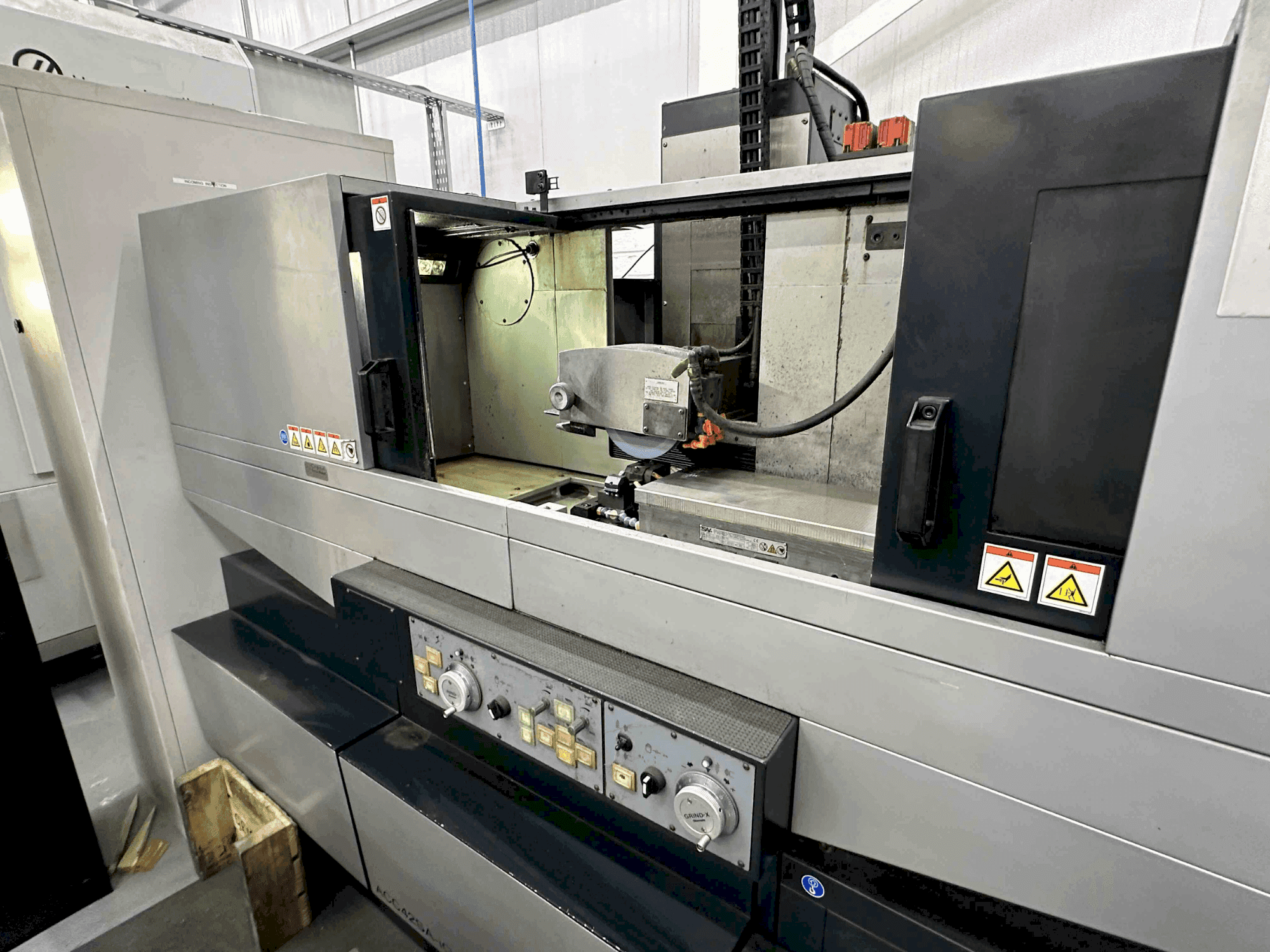 A OKAMOTO Grind-X ACC 42SAiQ  gép elölnézete