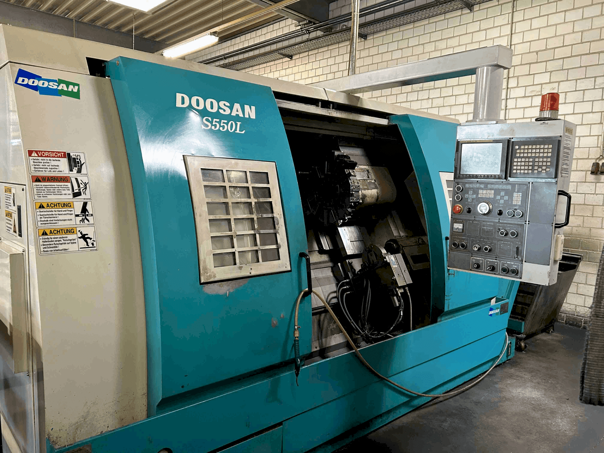 A DOOSAN S550L  gép elölnézete