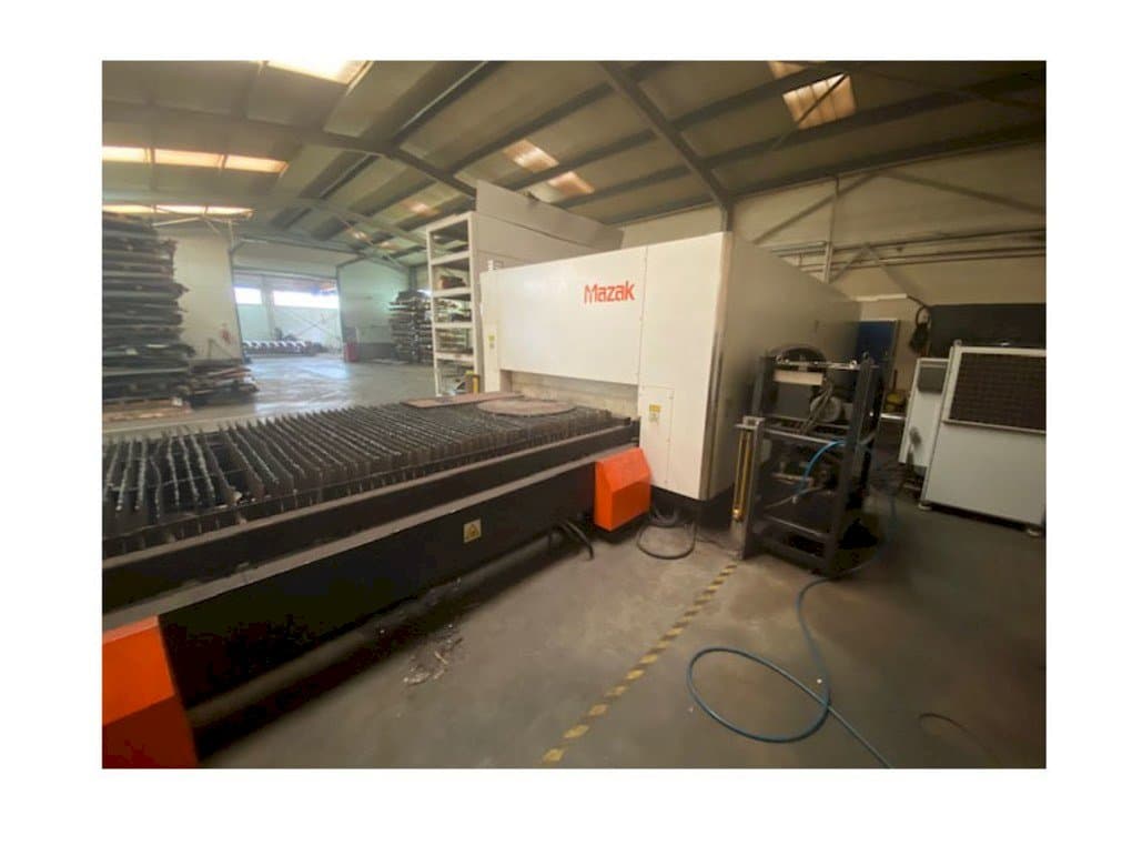 A Mazak Optiplex Nexus 3015  gép elölnézete