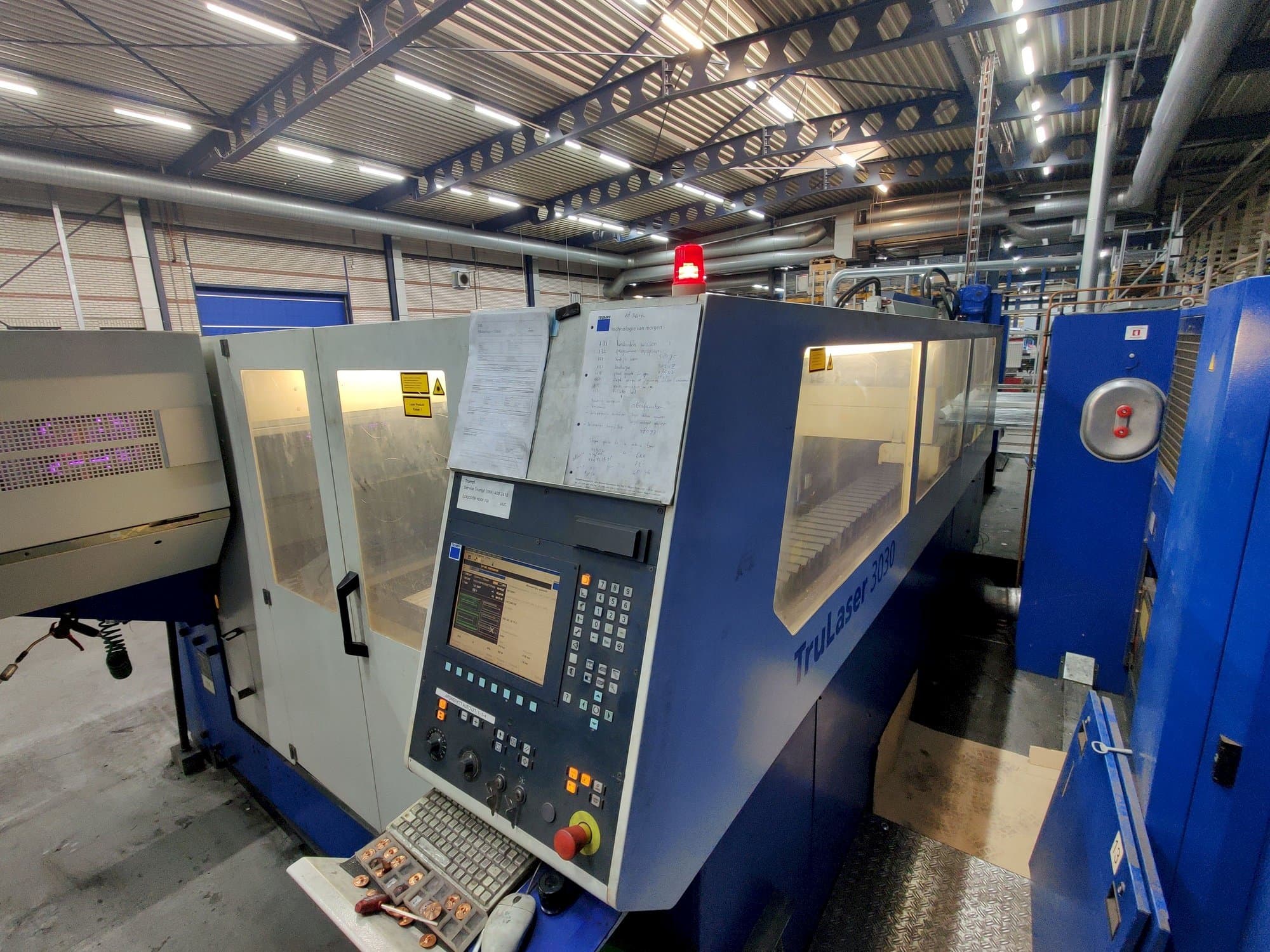 A Trumpf TruLaser 3030  gép elölnézete