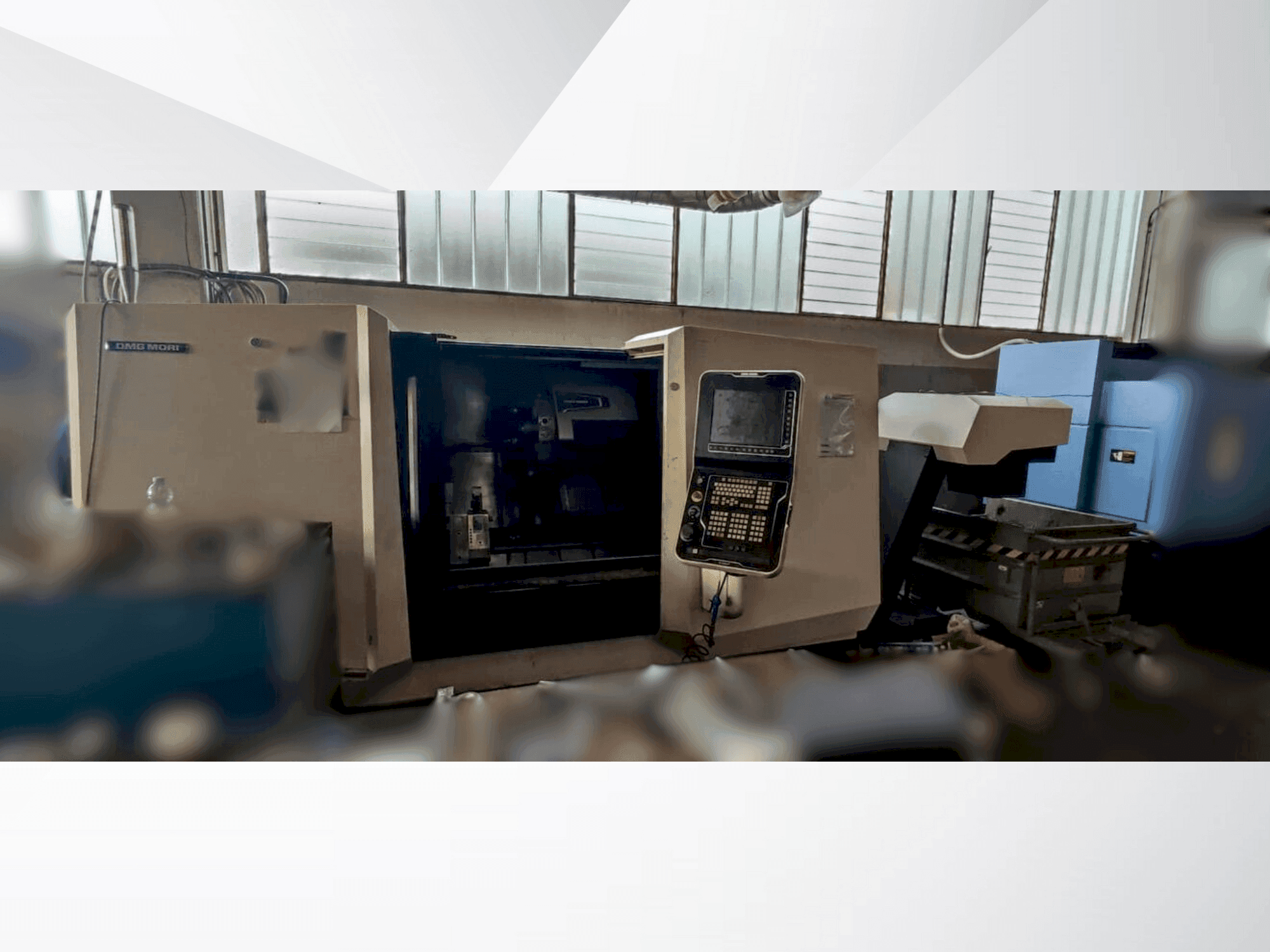 A DMG MORI CLX 550  gép elölnézete