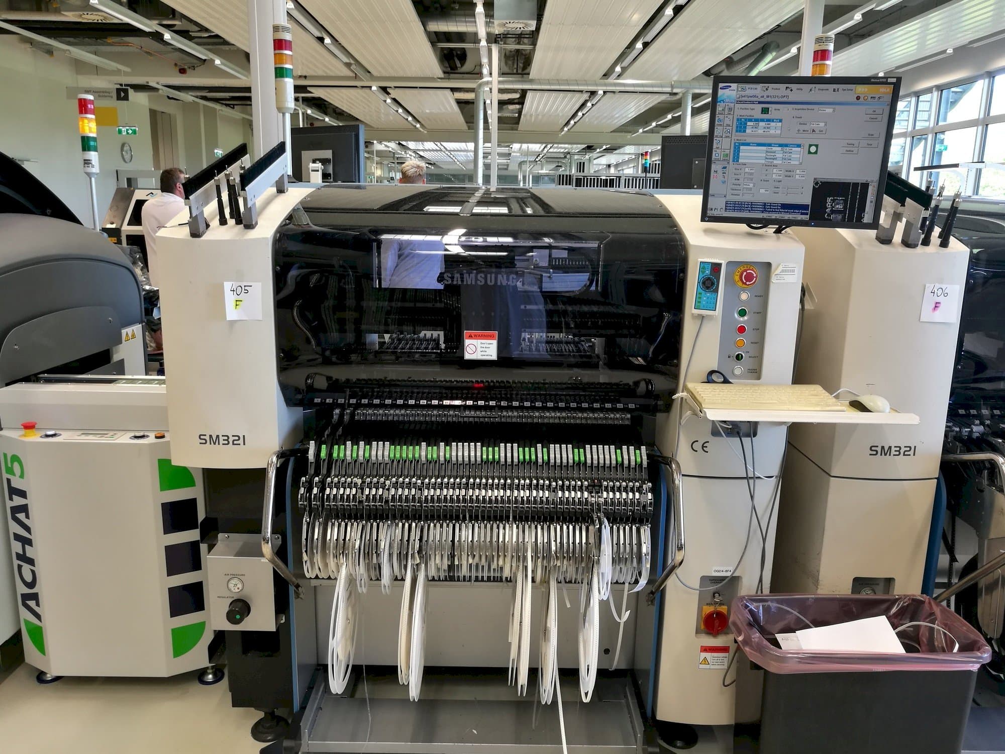 A Samsung SM 321  gép elölnézete