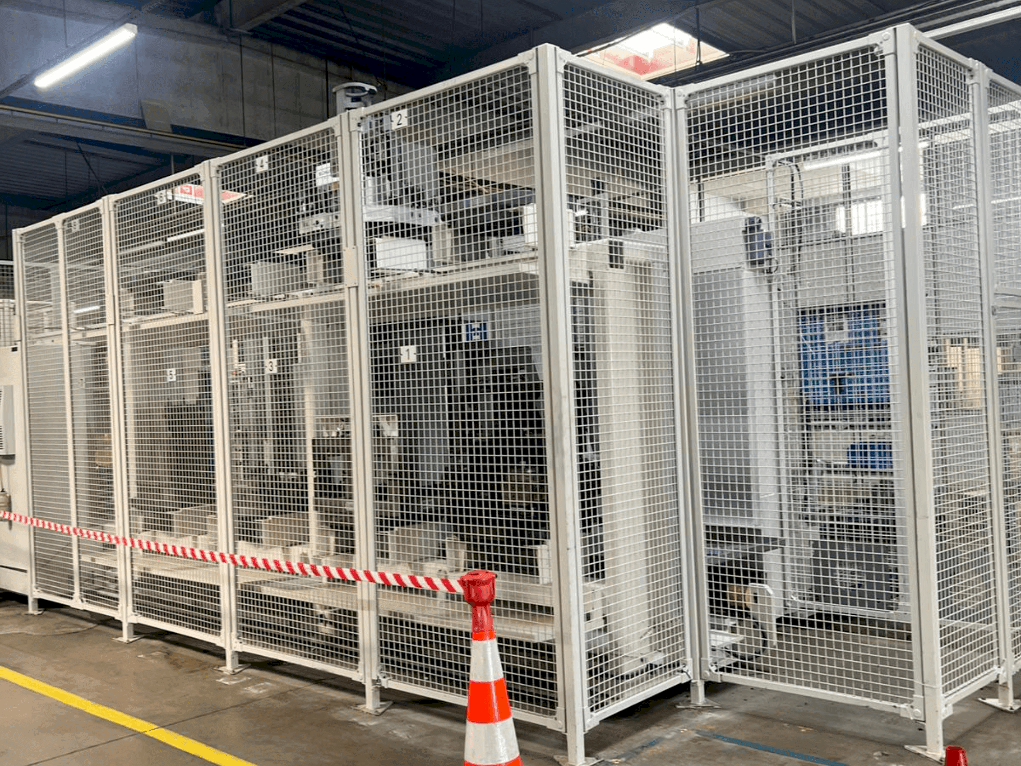 A HELLER MCH 250  gép elölnézete