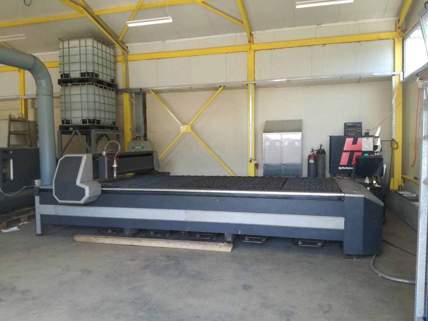 A HPM ITALY GV 4 x 2  gép elölnézete