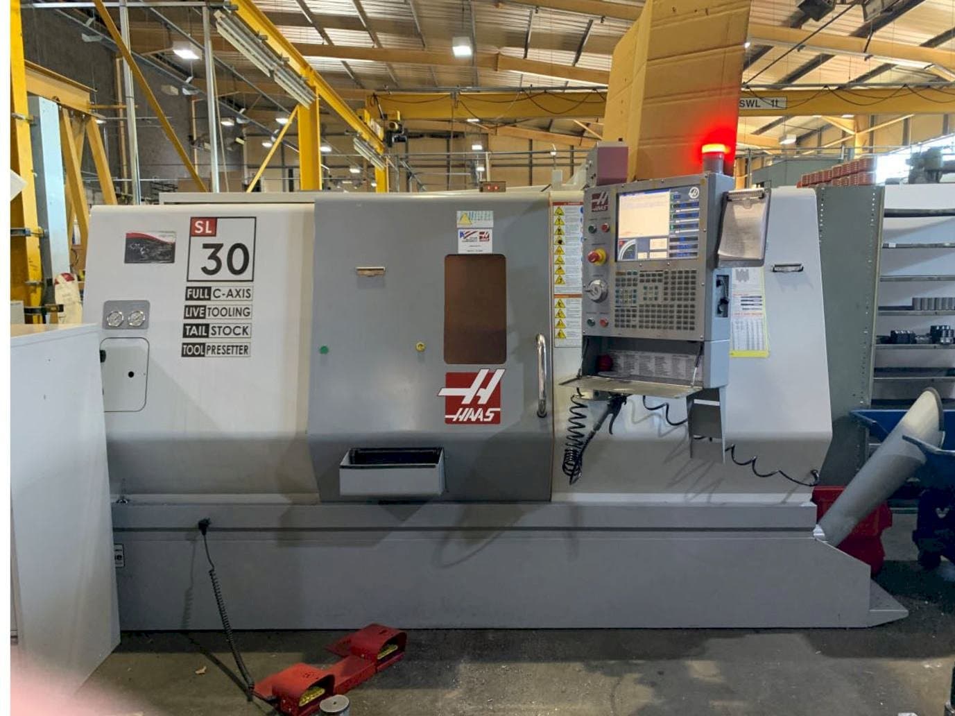 A HAAS SL30 TCE  gép elölnézete