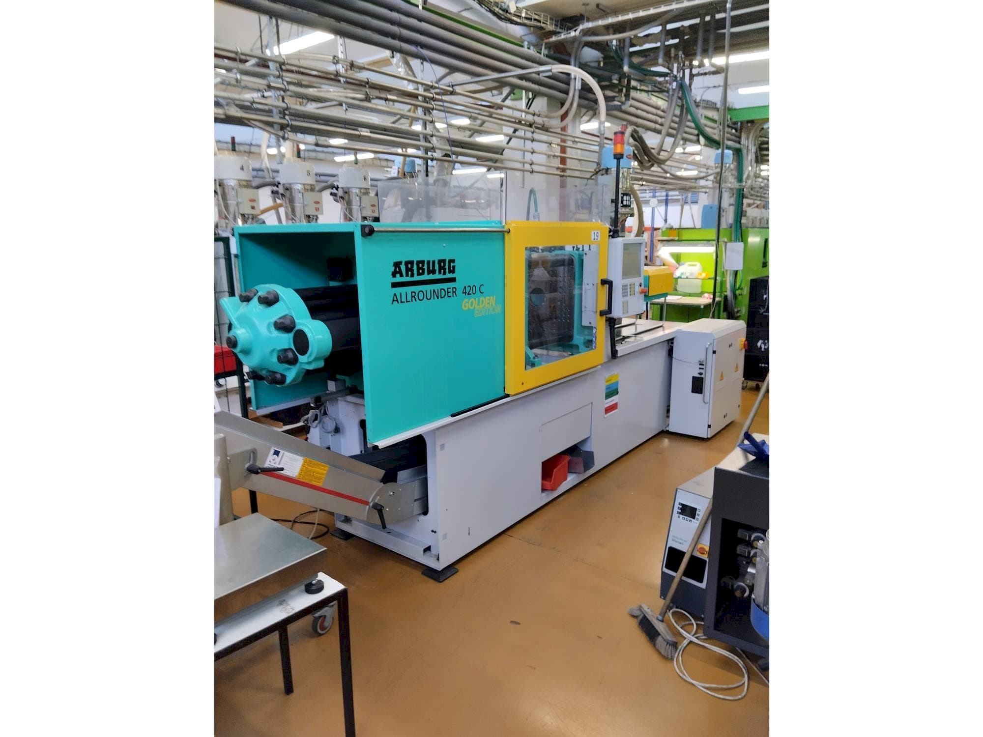 A Arburg Allrounder 420 C 1000-290  gép elölnézete