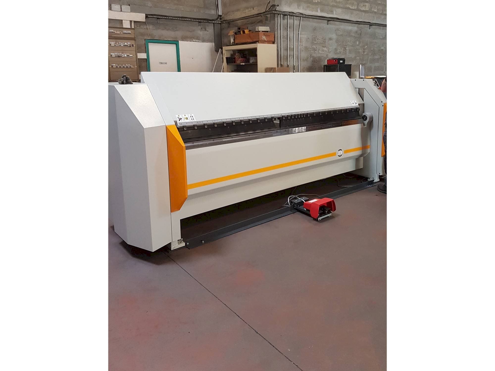 A RAS 62.25 TURBObend Plus  gép elölnézete