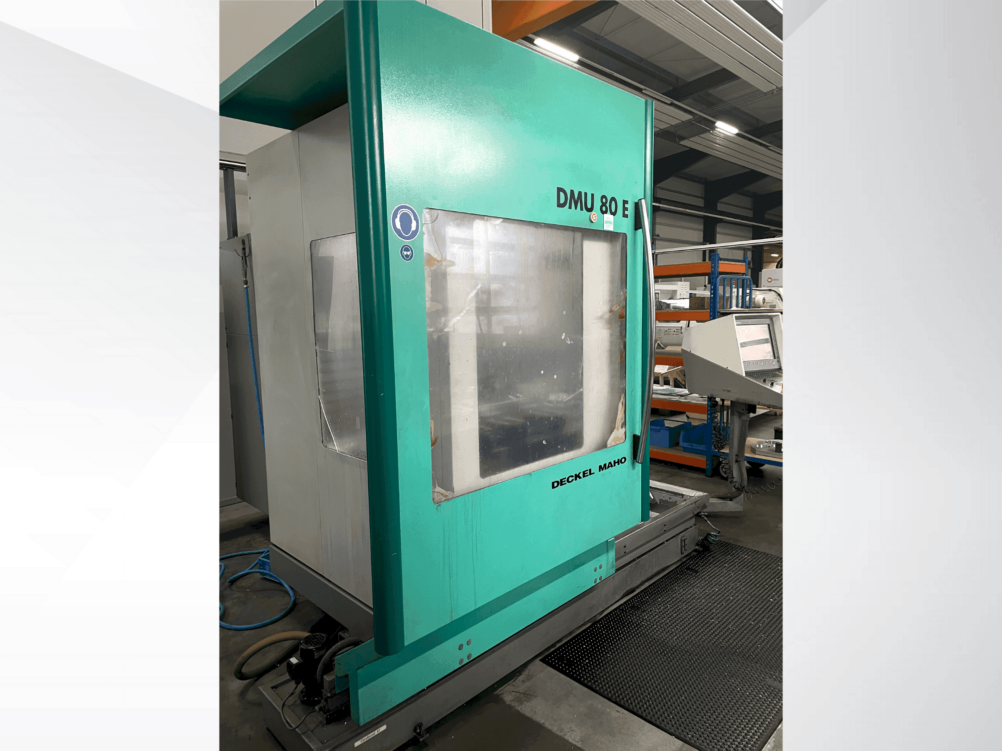 A DECKEL DMU 80 E  gép elölnézete