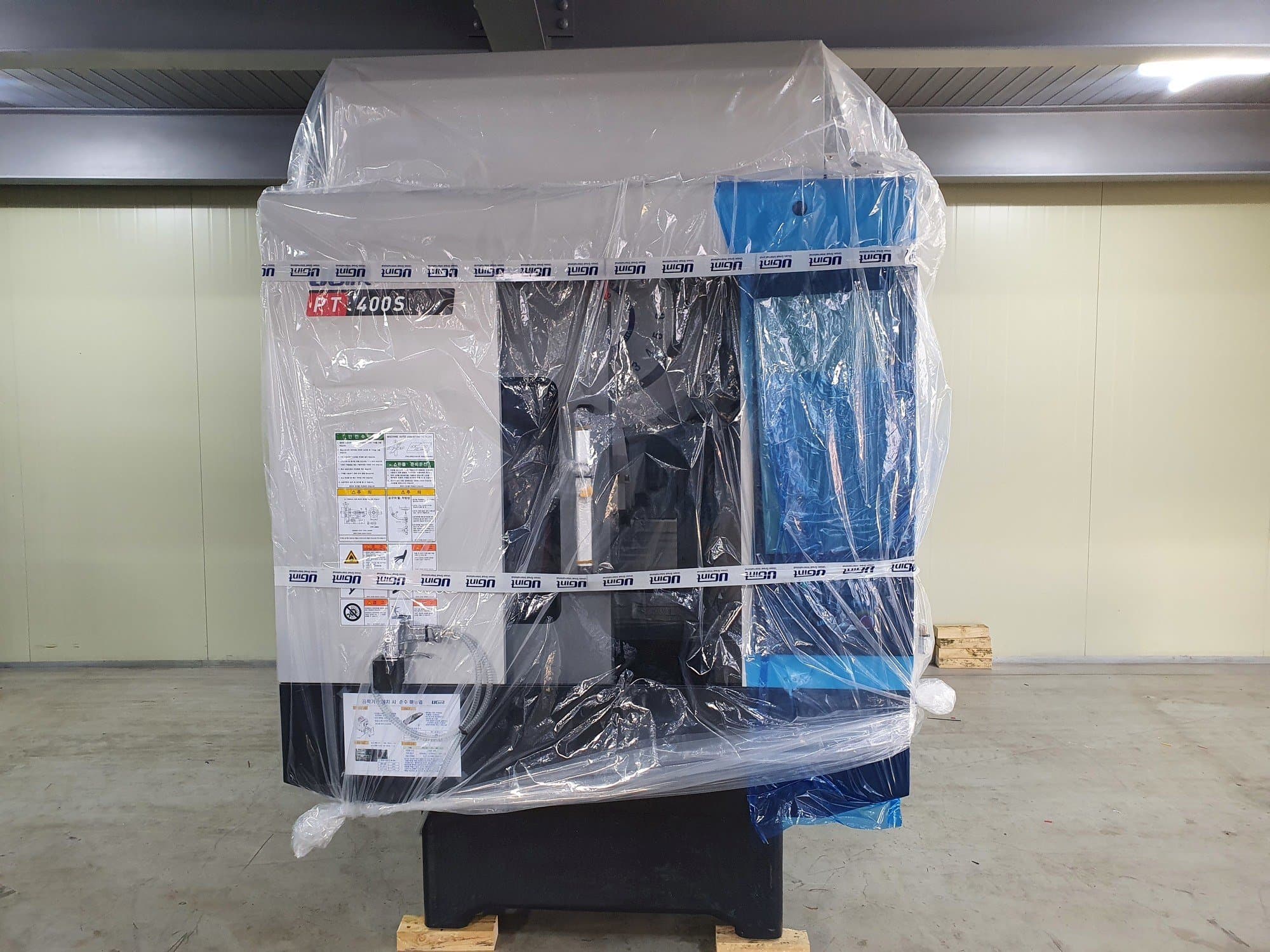 A UGINT PT400S  gép elölnézete