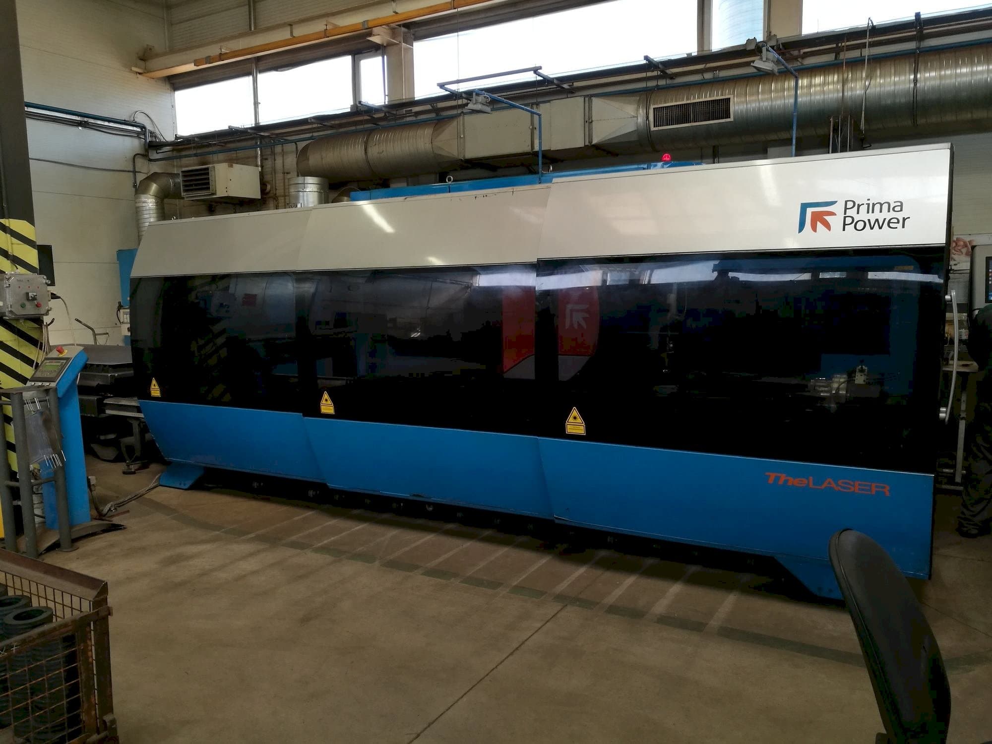 A Prima Power Zaphiro  gép elölnézete