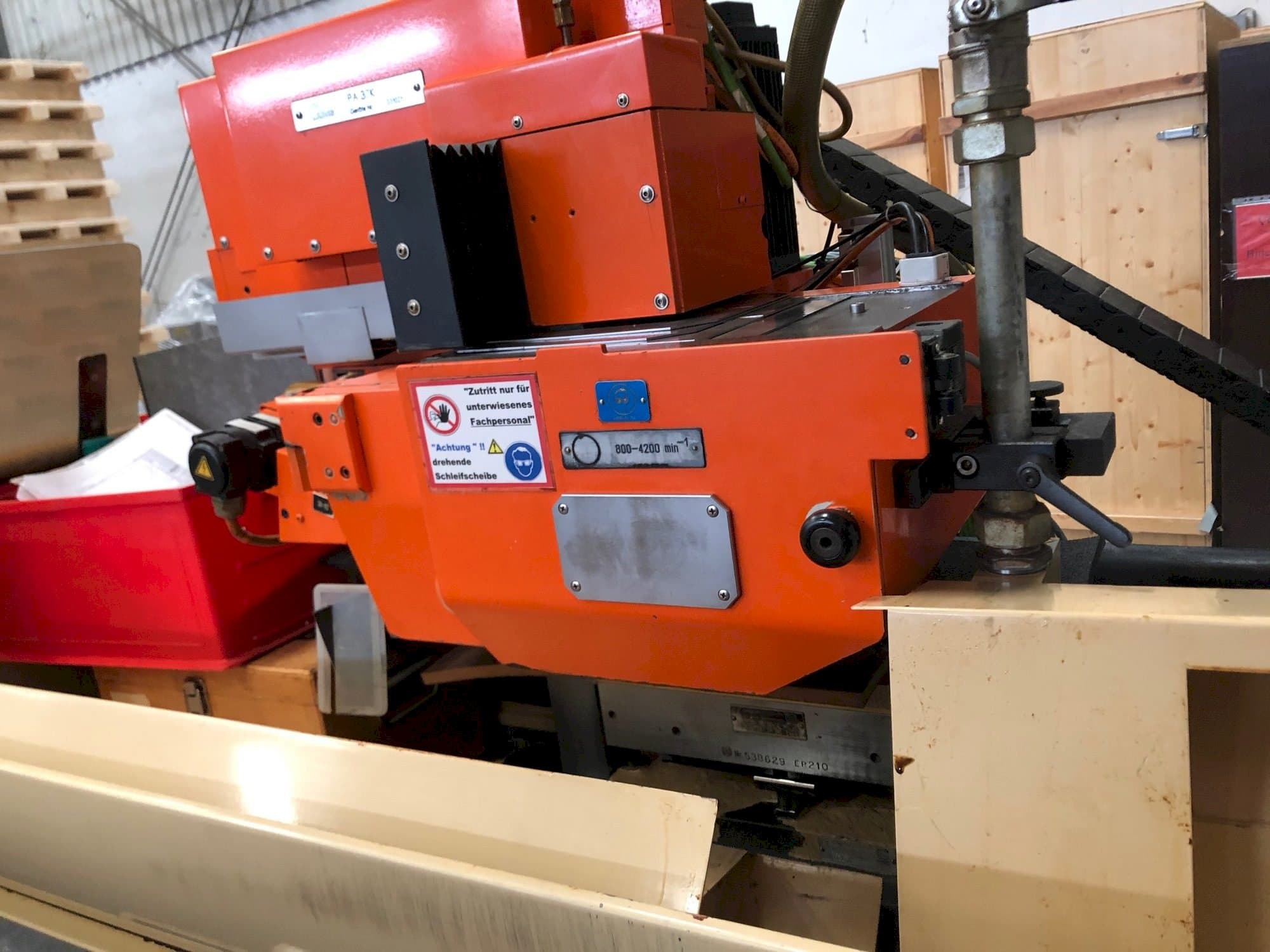 A JUNG JF 525 N  gép elölnézete