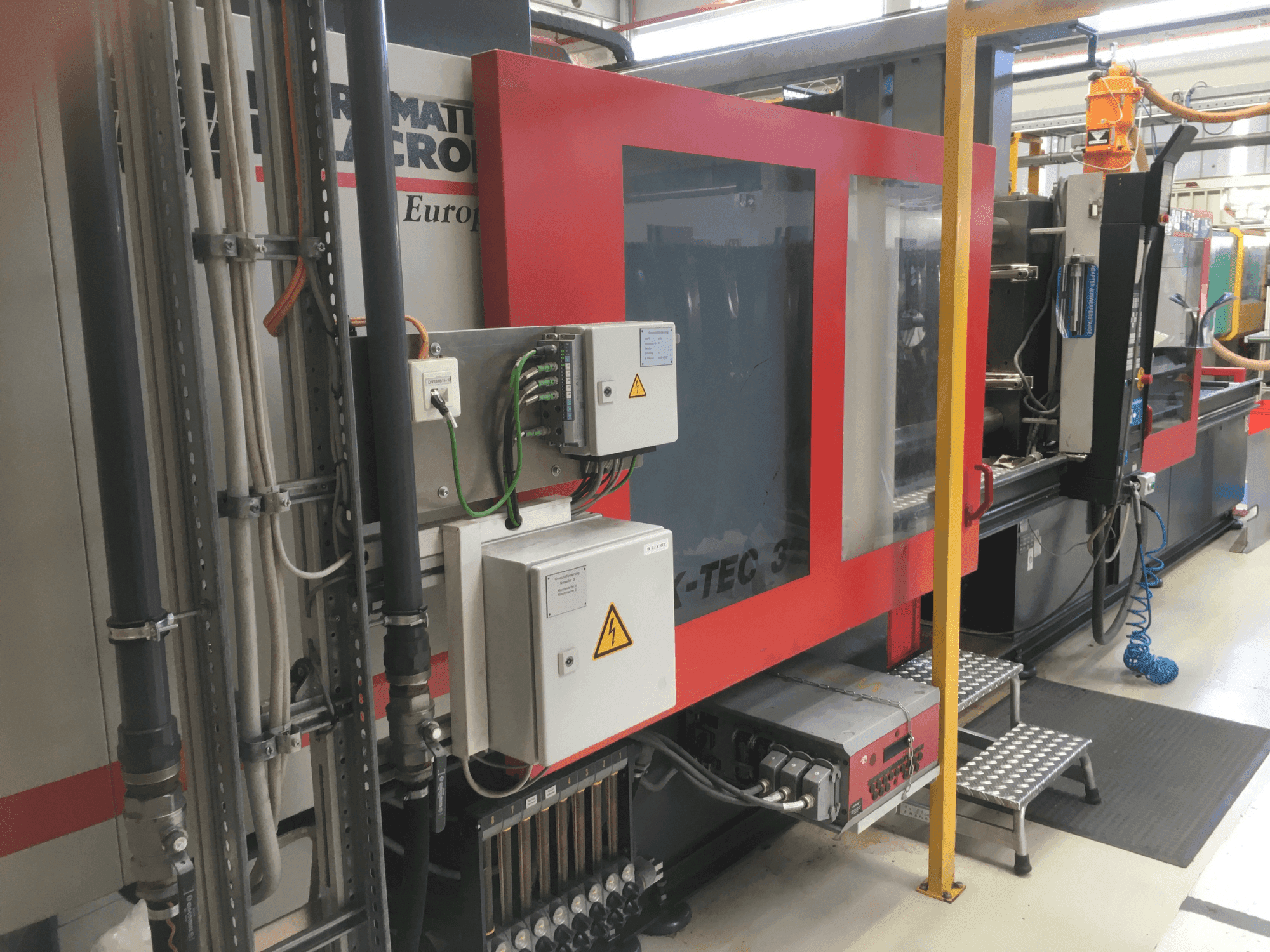 A FERROMATIK K-TEC 320 S  gép elölnézete